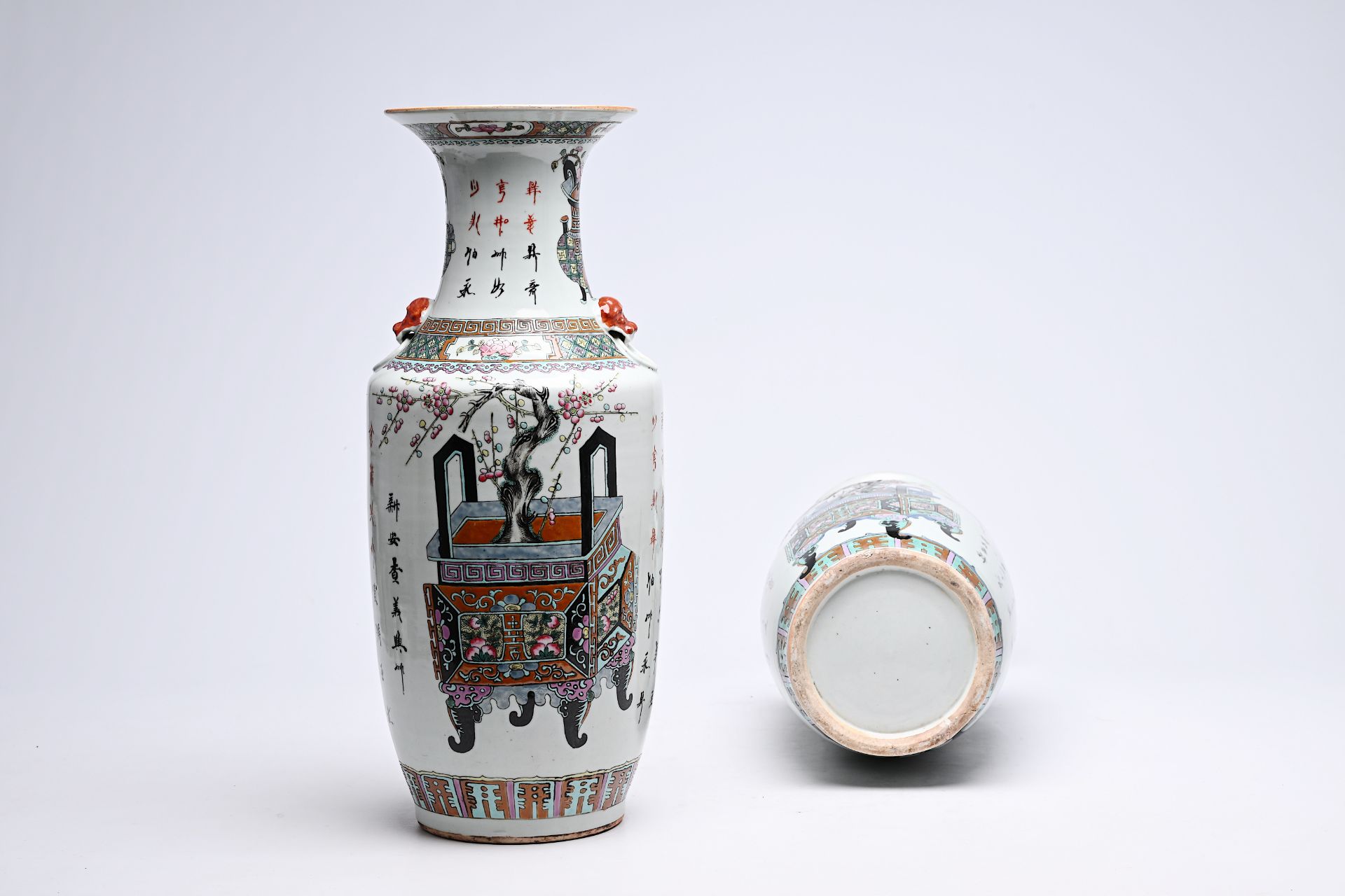 A pair of Chinese famille rose 'flower basket' vases, 19th C. - Image 11 of 12