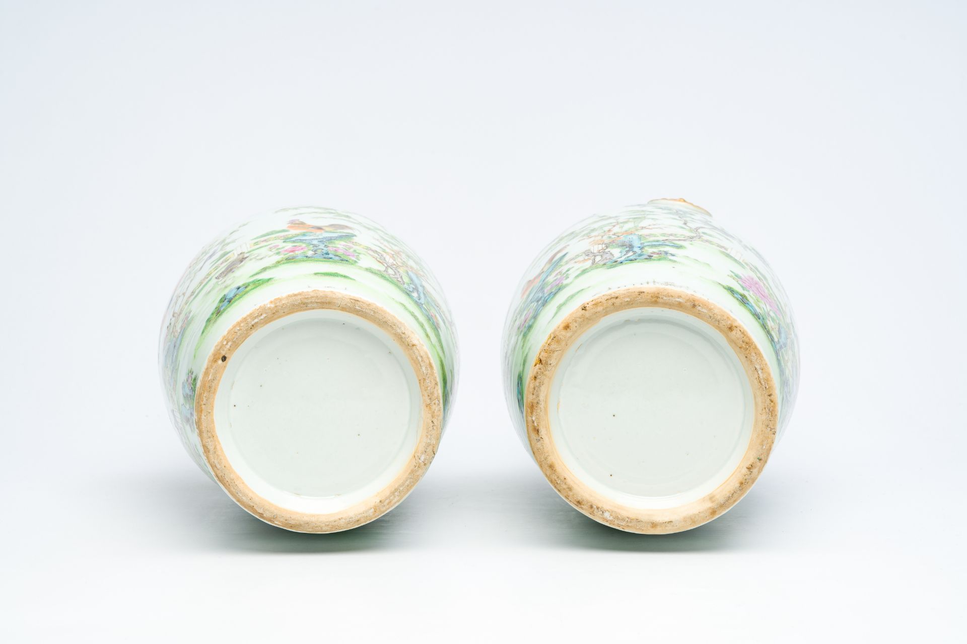 A pair of Chinese Canton famille rose vases with birds among blossoming branches, 19th C. - Bild 6 aus 6