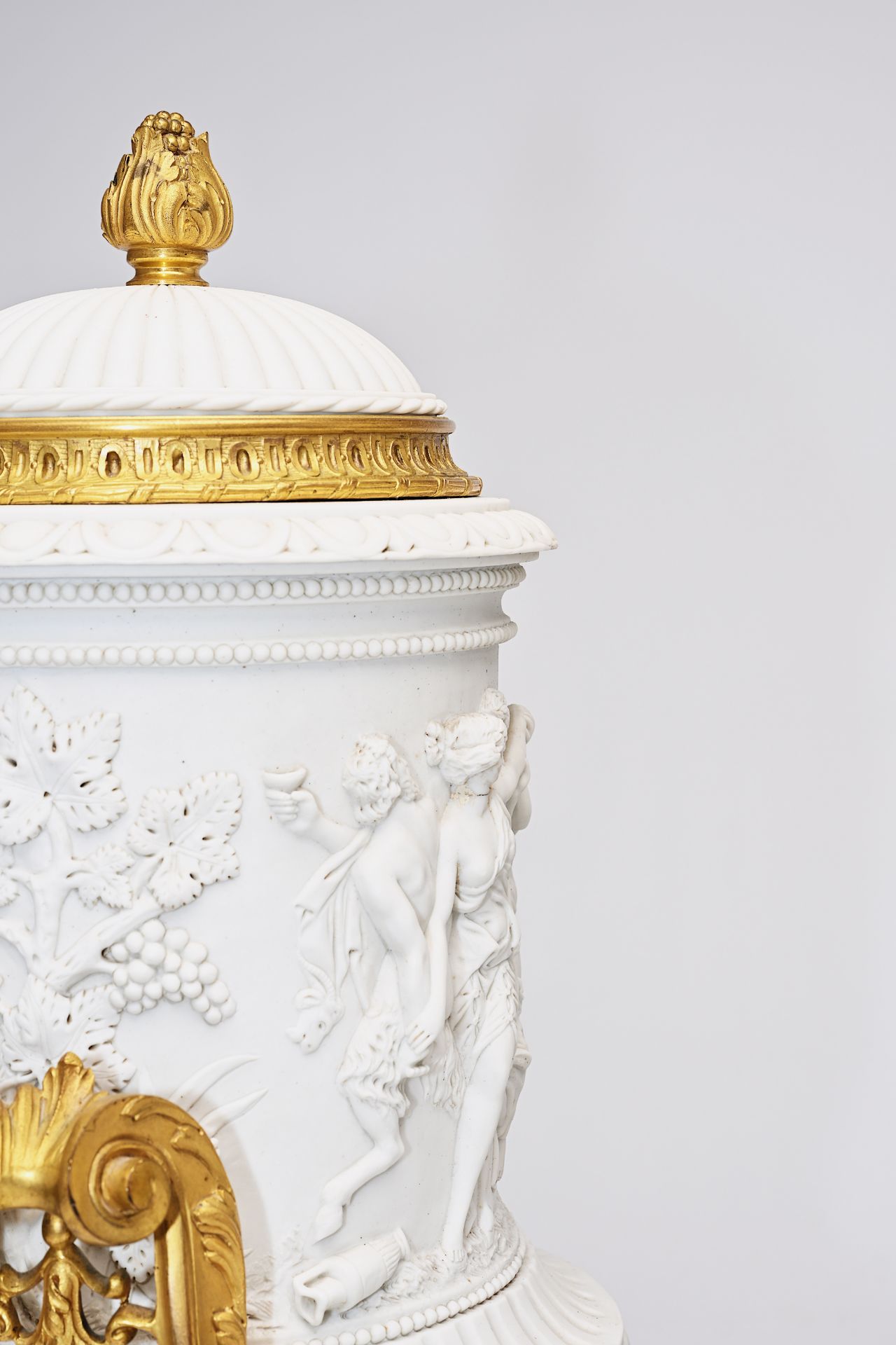 A pair of French biscuit gilt bronze mounted vases and covers with a frieze with bacchantes, Sevres - Bild 6 aus 14