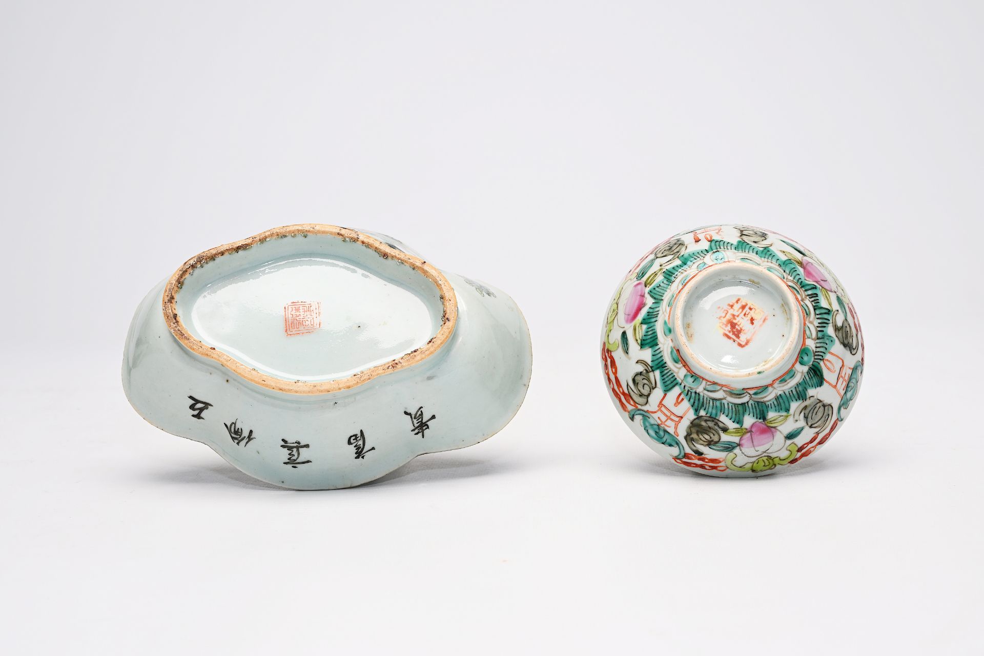 A varied collection of Chinese famille rose and qianjiang cai porcelain, 19th/20th C. - Bild 41 aus 58