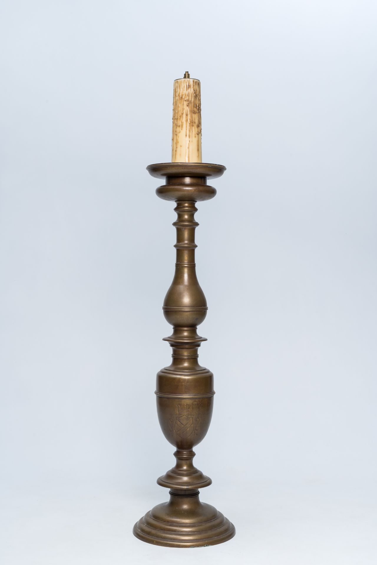 A large Italian bronze candlestick mounted as a lamp, 19th C. - Bild 5 aus 7