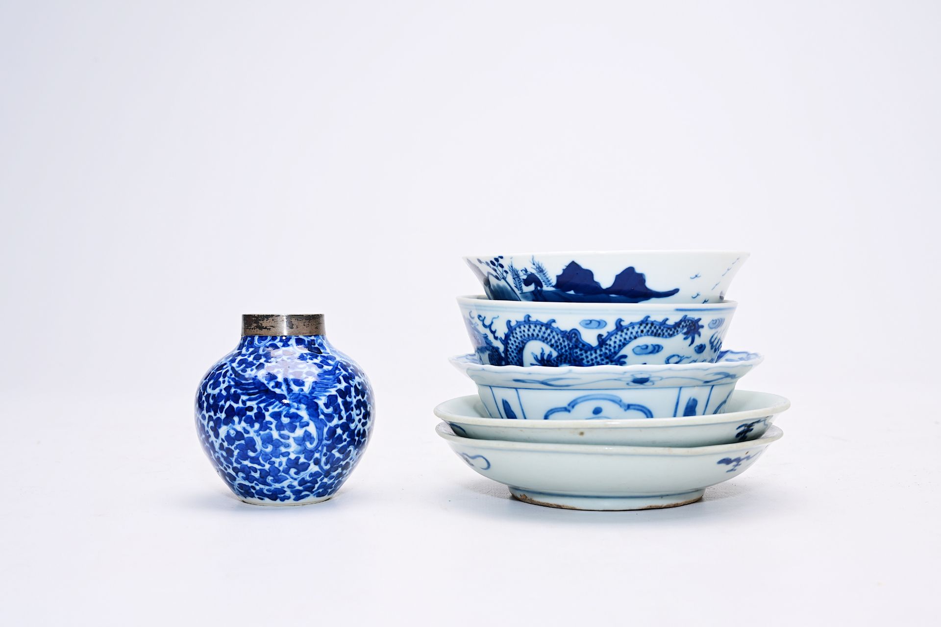 A varied collection of Chinese Yixing stoneware, blue and white and blanc de Chine porcelain, Wanli - Bild 8 aus 11