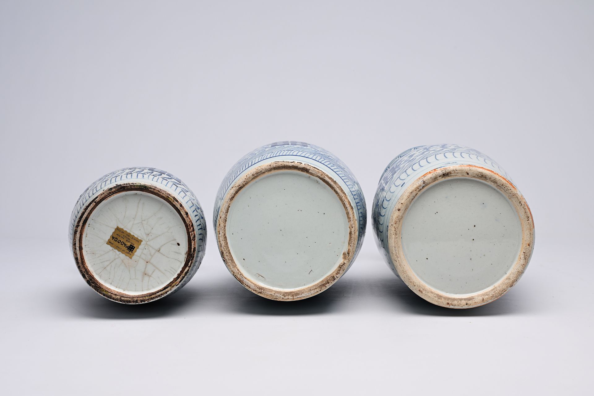 Three Chinese blue and white 'Xi' vases, 19th/20th C. - Bild 13 aus 22