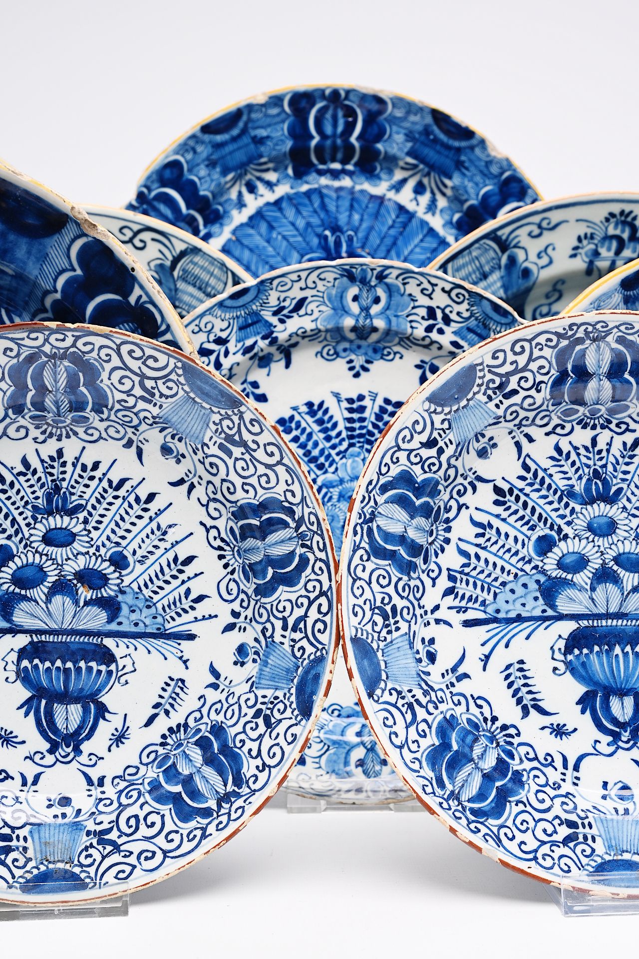 Sixteen Dutch Delft blue and white 'peacock tail' plates and dishes, 18th C. - Image 3 of 6