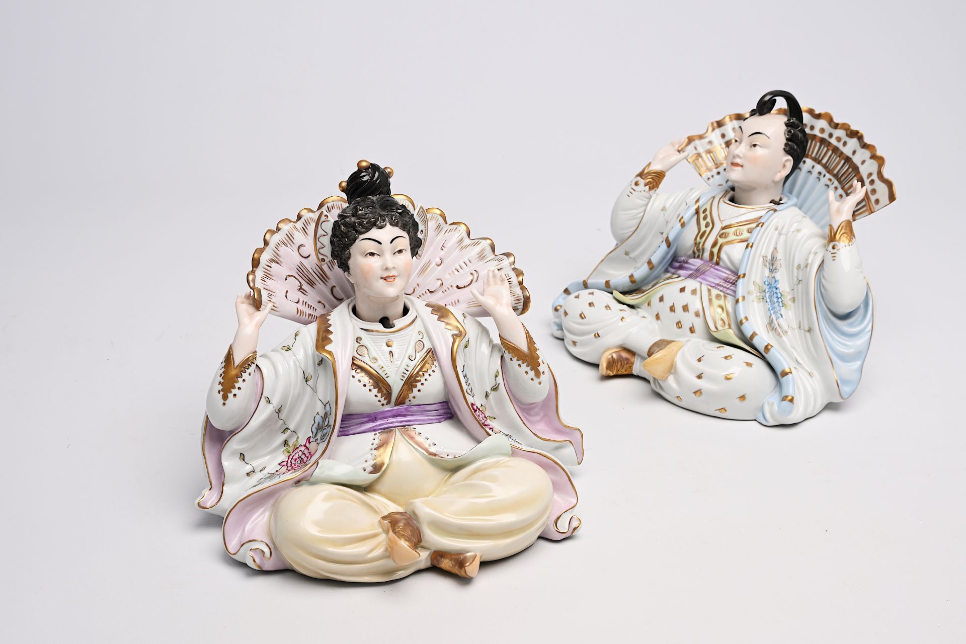 A pair of polychrome decorated Scheibe-Alsbach porcelain nodding-head mandarin figures, Kister mark, - Bild 5 aus 11