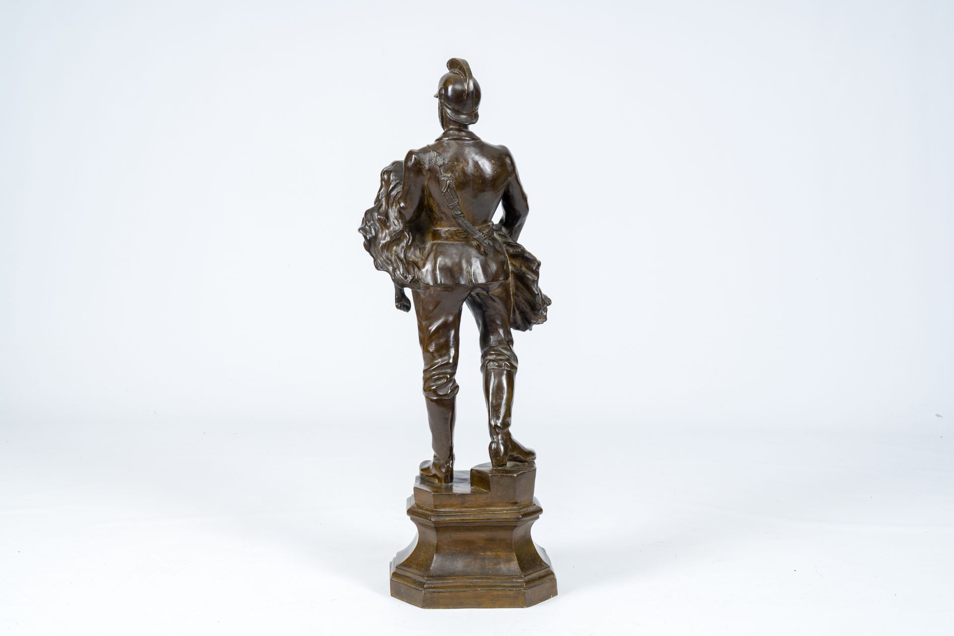 Charles Jean-Baptiste Van Pottelsberghe (1853-1902): The fireman, brown patinated bronze, with dedic - Bild 4 aus 9