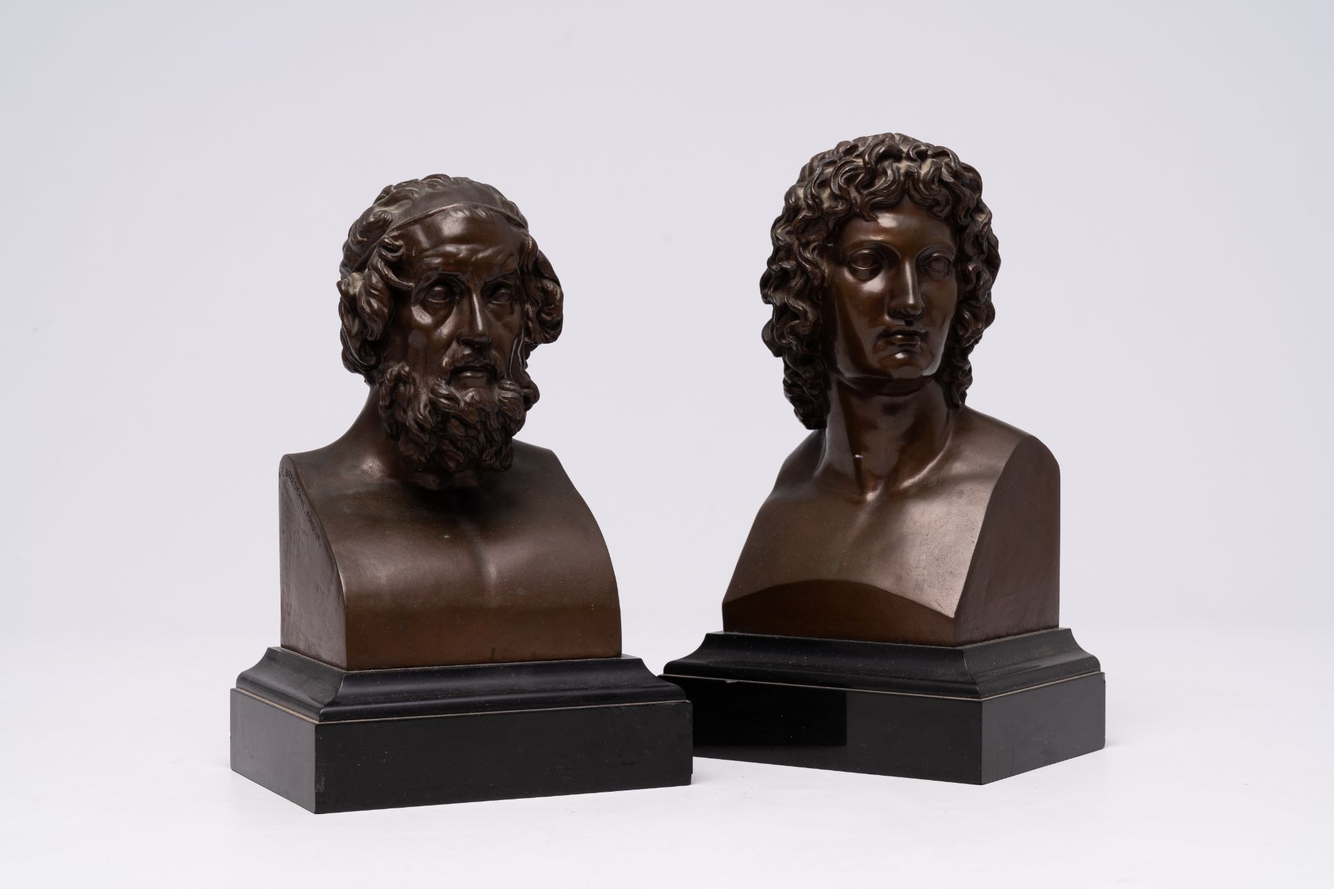 French school: Two busts after the antique, a.o. Homer, patinated bronze on a black marble base, fou - Image 5 of 14