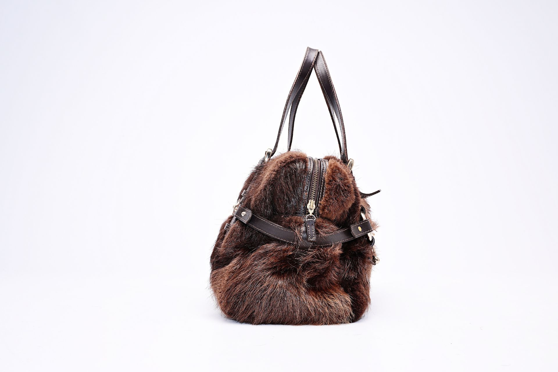 An Italian Gucci limited edition 85th anniversary fur and leather handbag, 20th C. - Bild 4 aus 6