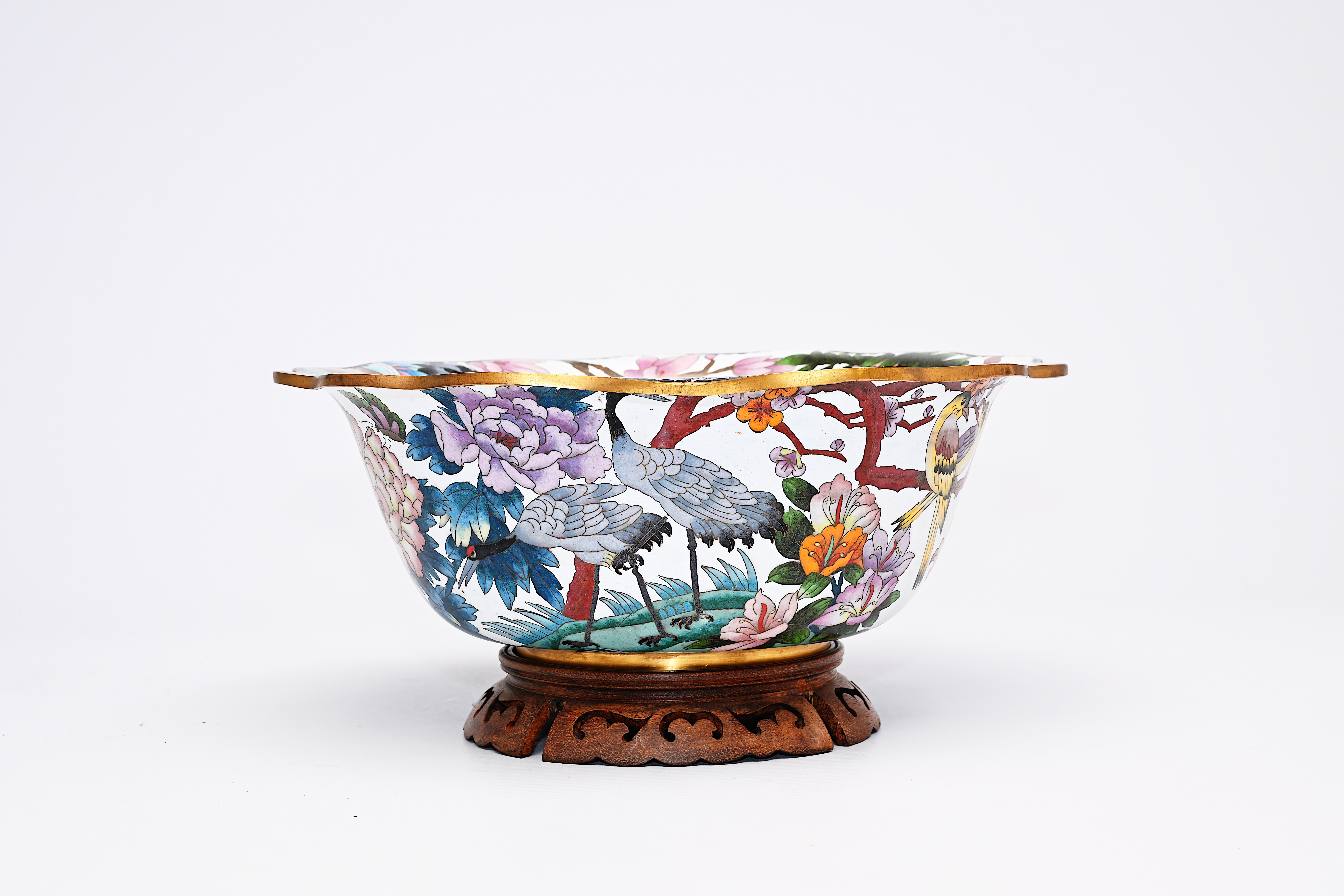 A large Chinese cloisonne dish and a bowl with cranes, 20th C. - Image 9 of 13