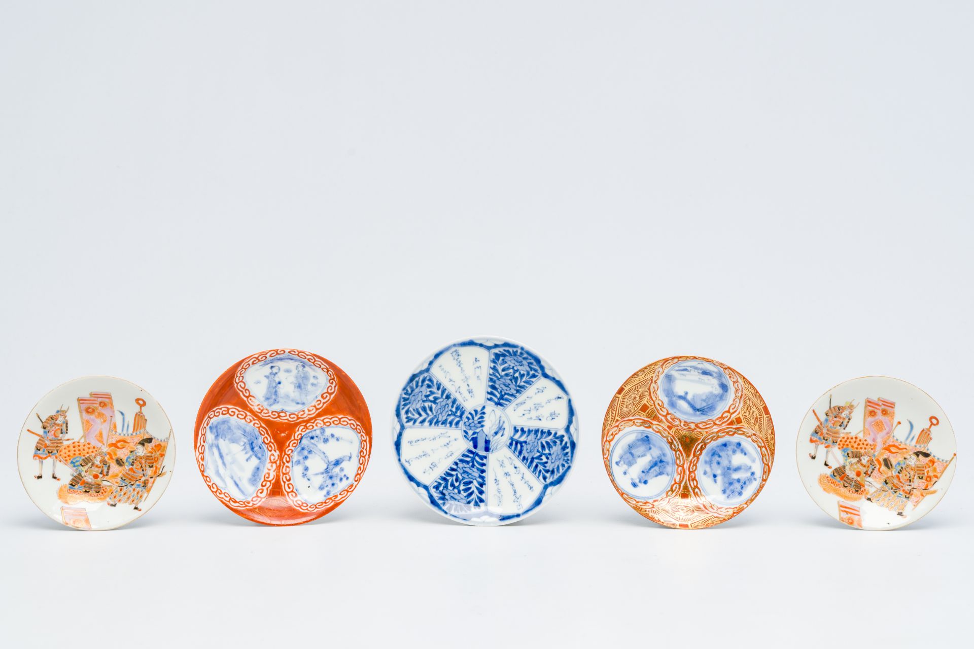 A varied collection of Japanese porcelain, Meiji, 19th/20th C. - Bild 8 aus 17