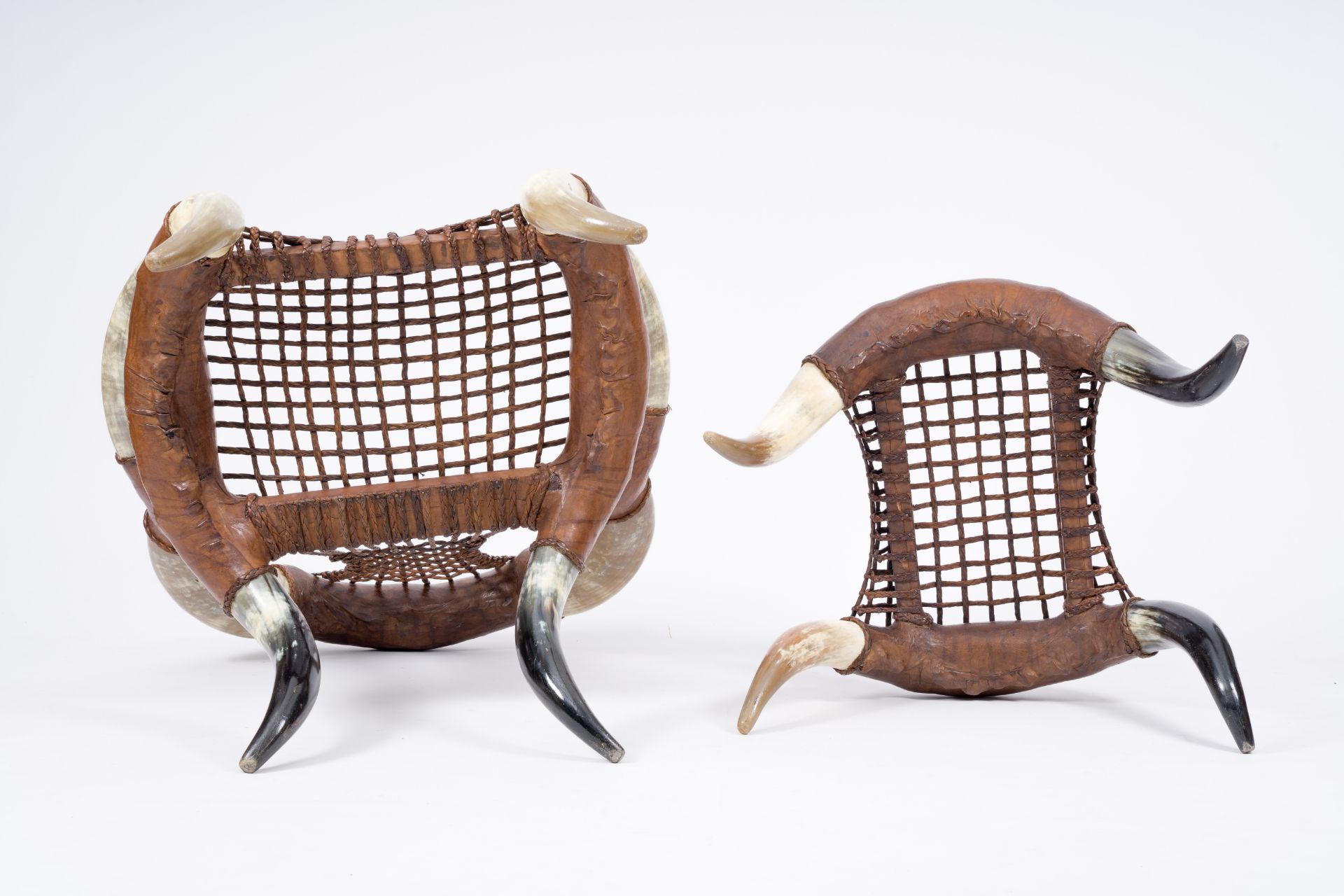 In the manner of Michel Haillard (1959): A leather and horn armchair and matching ottoman, second ha - Bild 7 aus 7