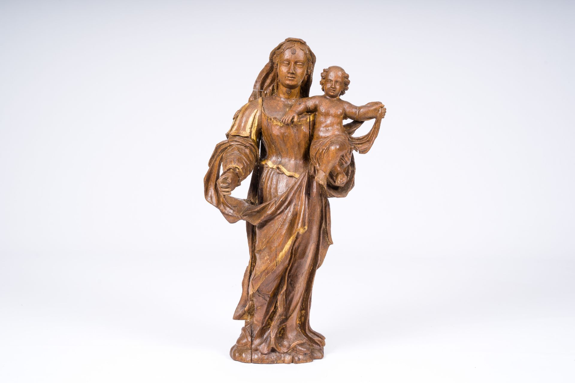 A Flemish carved oak wood Virgin and Child with gilt design, 17th C. - Image 2 of 7