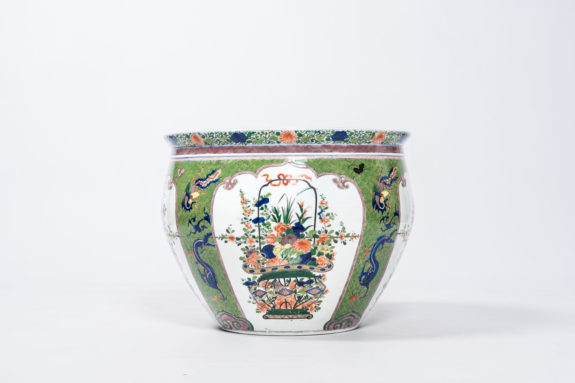 A French Samson famille verte style jardiniere with phoenixes, dragons and flower baskets, Paris, 19 - Bild 4 aus 20