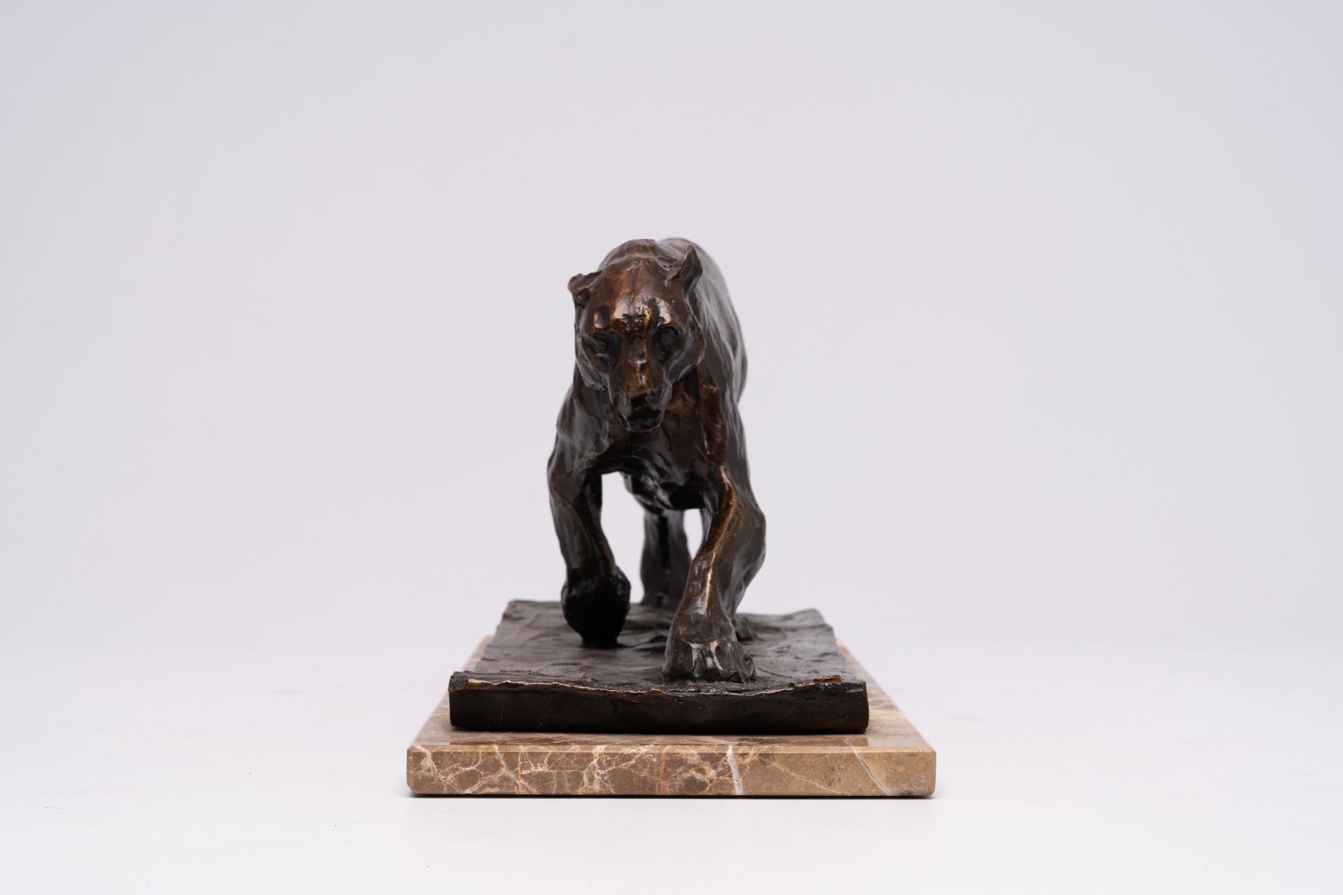 Rembrandt Bugatti (1884-1916, after): 'Panthere marchant', brown patinated bronze on a marble base, - Bild 5 aus 13
