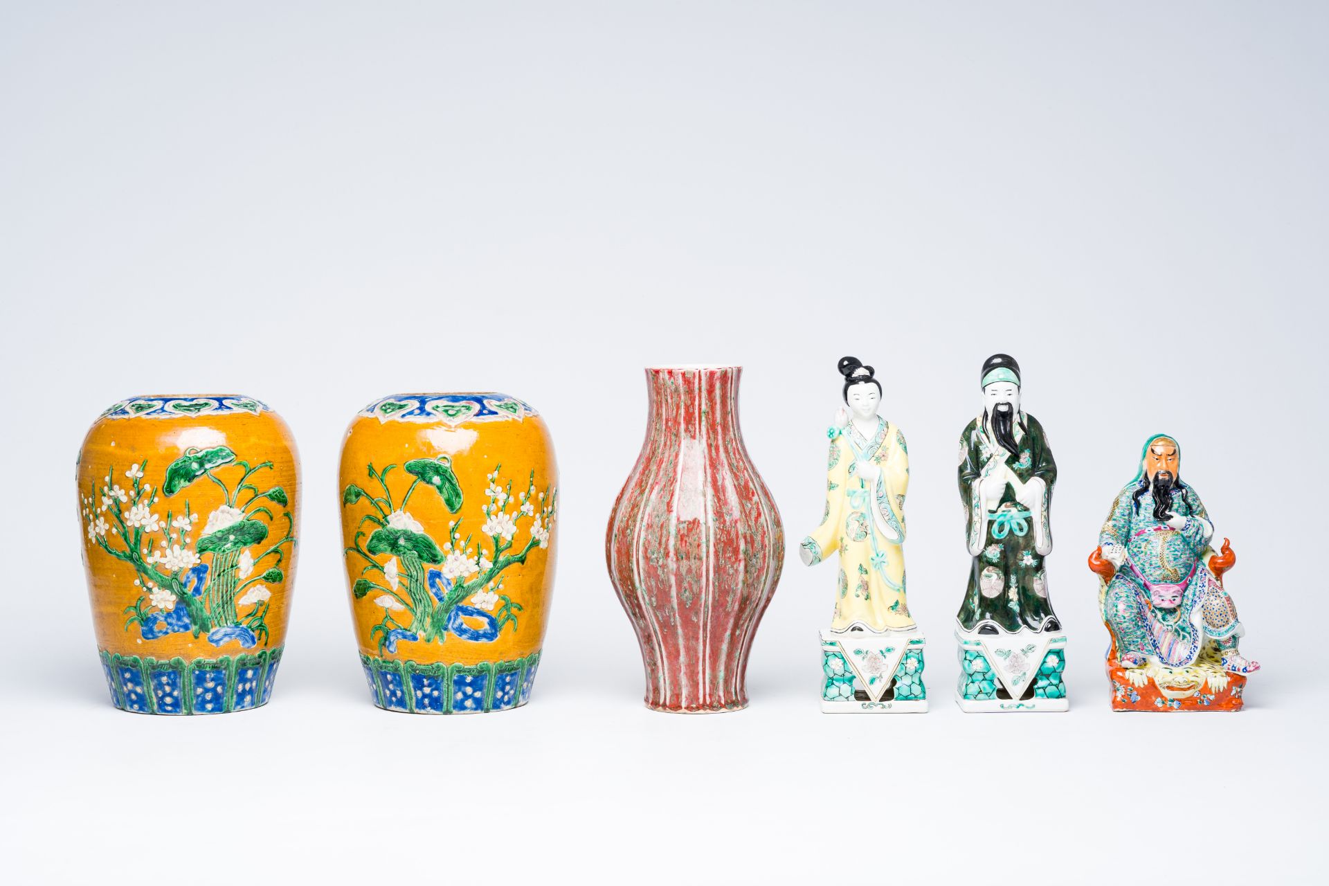 A varied collection of Chinese porcelain, 19th/20th C. - Bild 3 aus 16