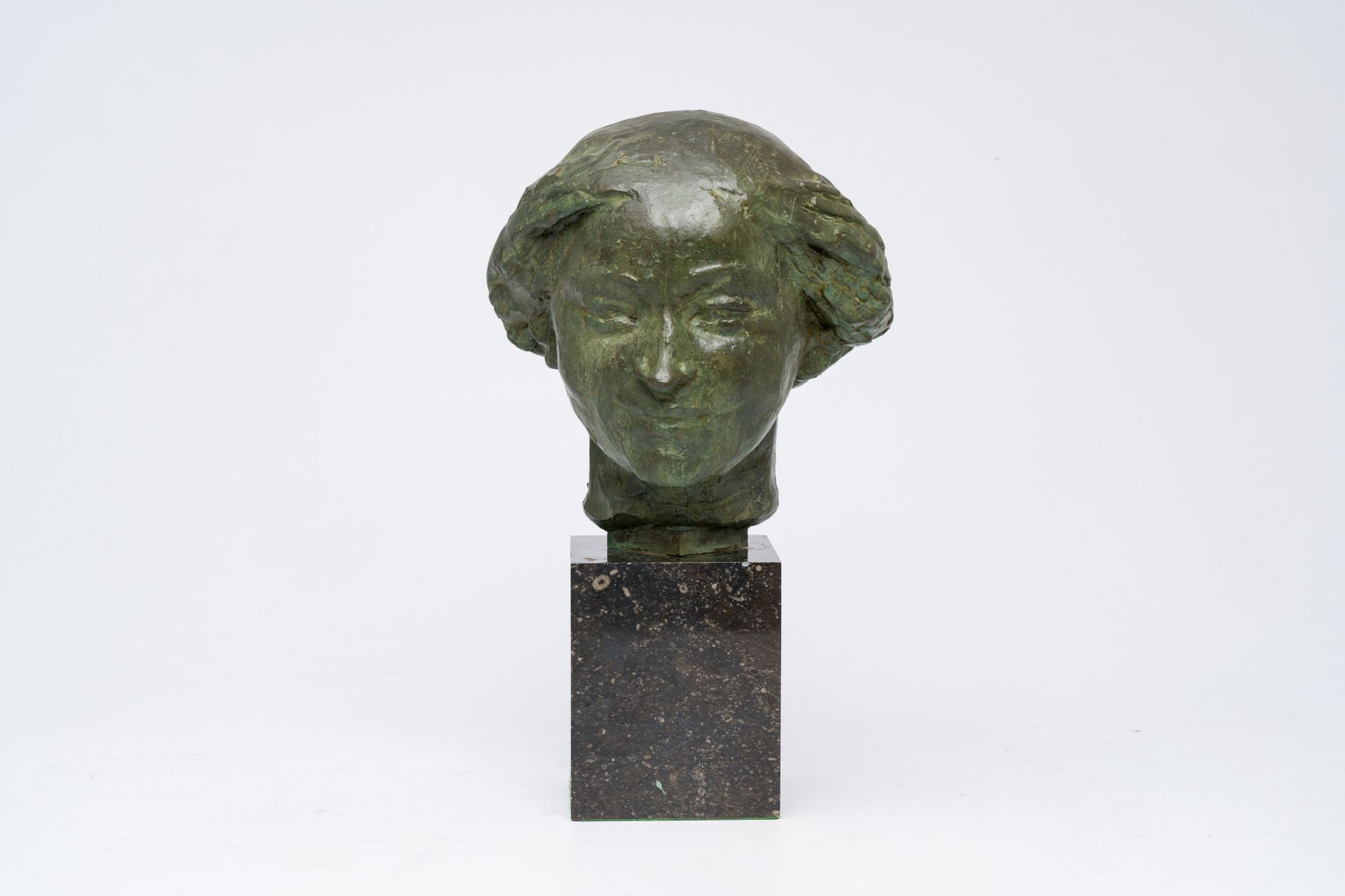 Rik Wouters (1882-1916): Head of a young lady, green patinated bronze on marble base, foundry mark ' - Image 3 of 11