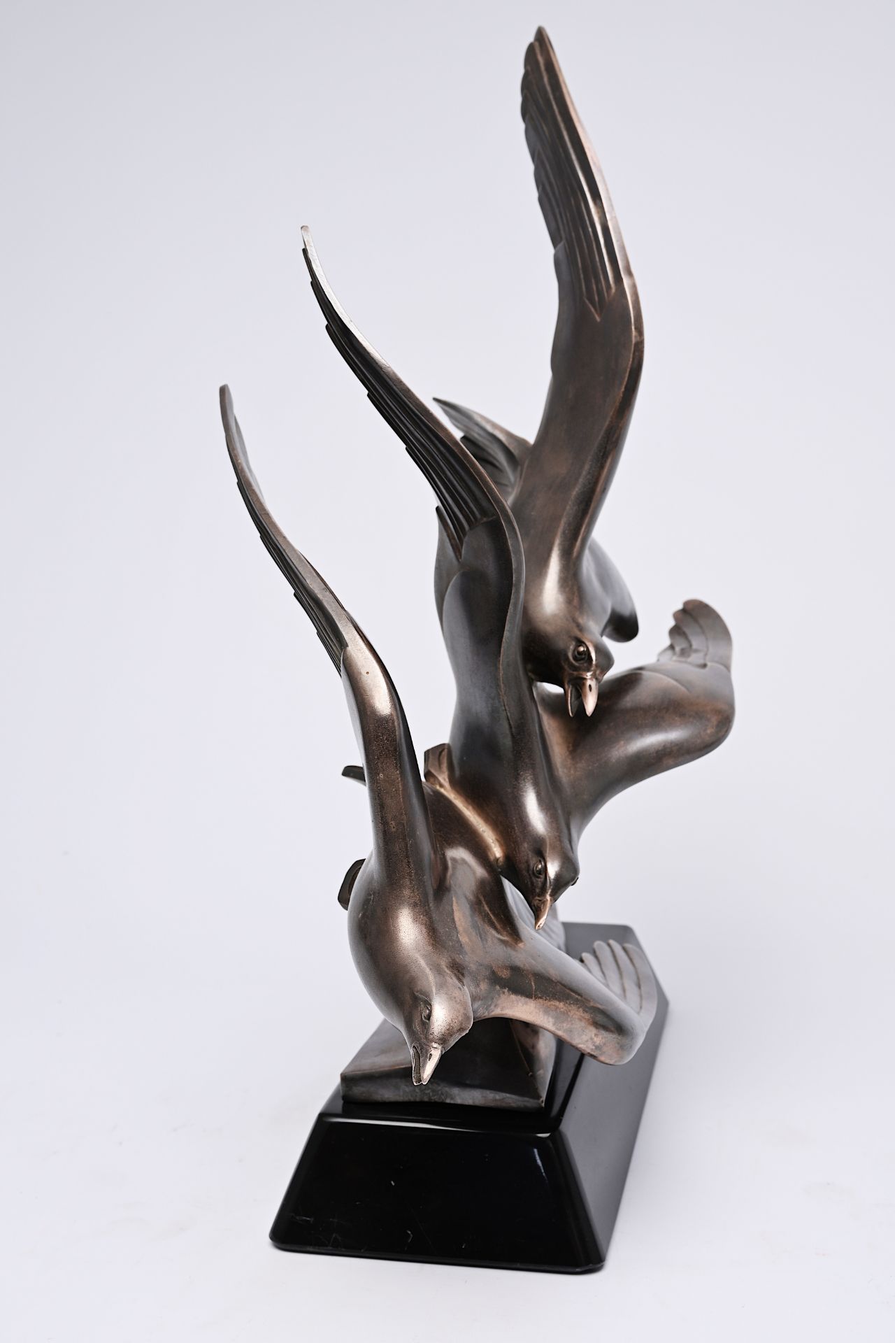 Alexandre Kelety (1874-1940): Seagulls, silver-plated bronze on a black marble base, foundry mark 'E - Bild 13 aus 14