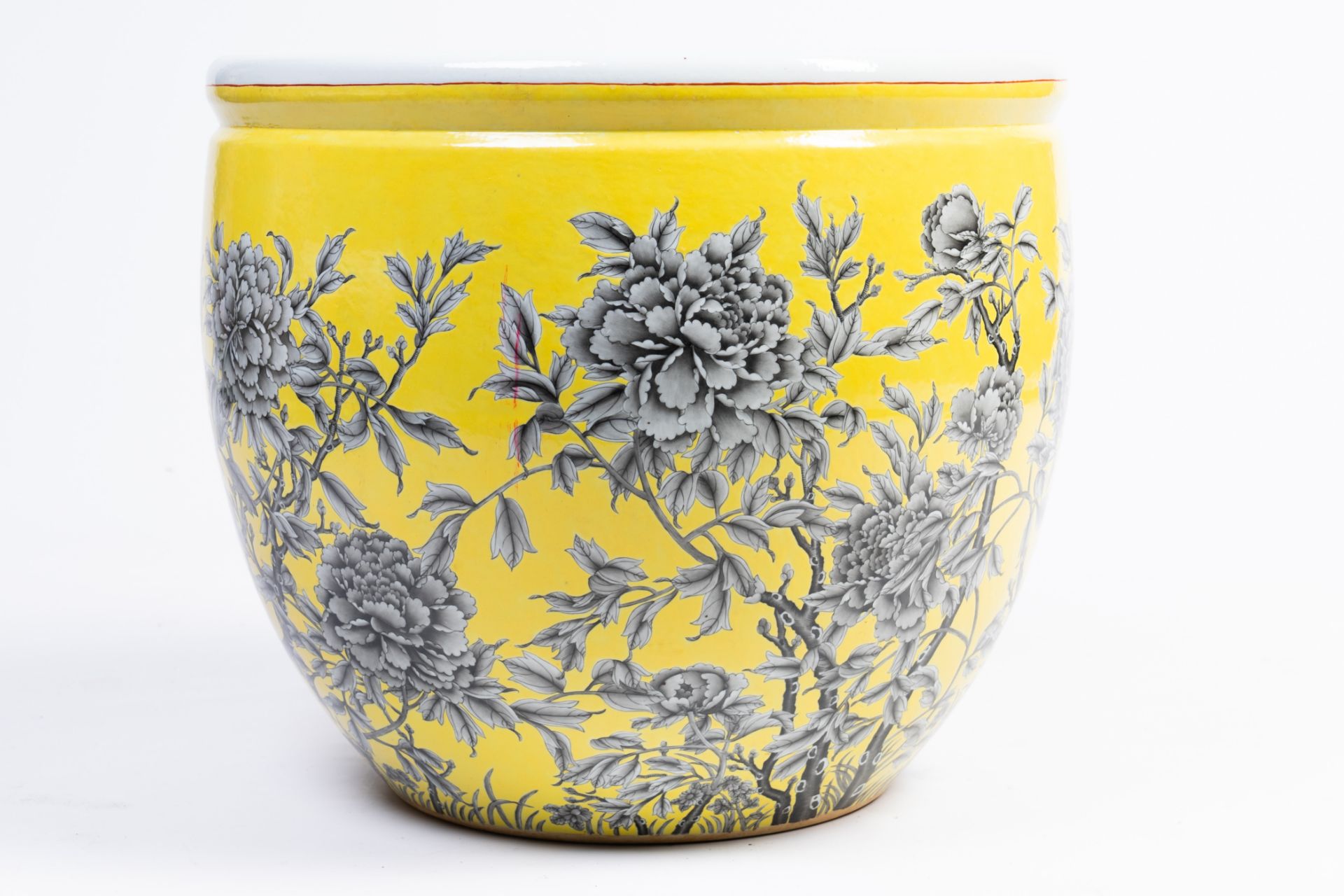 A large Chinese Dayazhai style jardiniere with floral design on a yellow ground, 19th/20th C. - Image 7 of 14