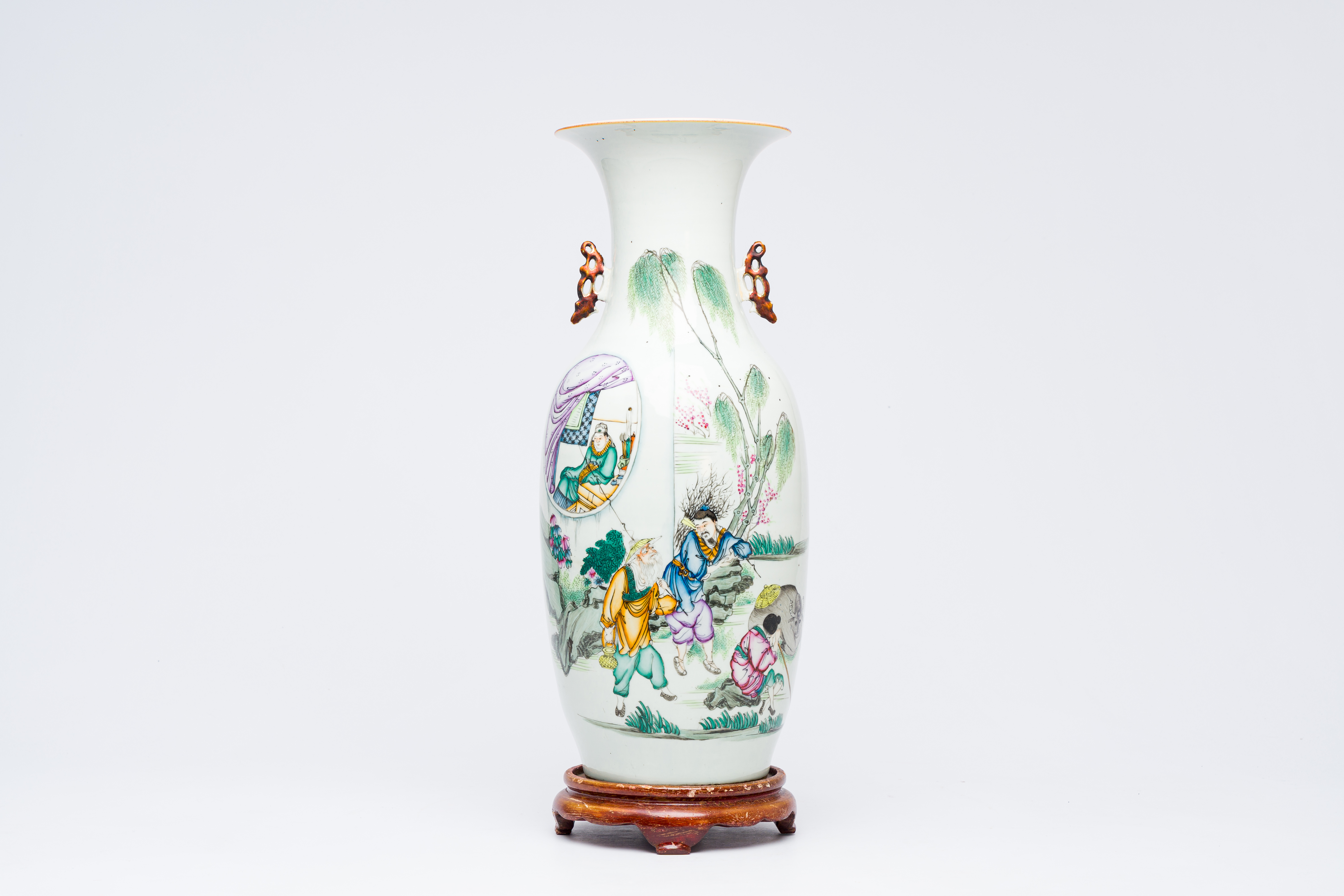 A Chinese famille rose vase with figures and a water buffalo in a landscape, 19th/20th C.