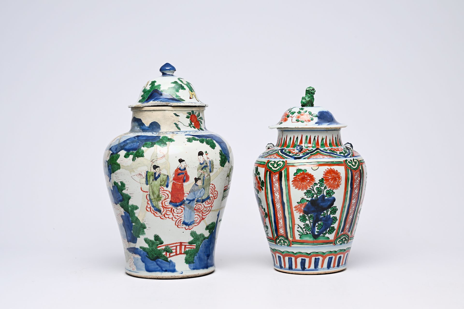 Two Chinese wucai vases and covers, Transitional period - Image 2 of 7