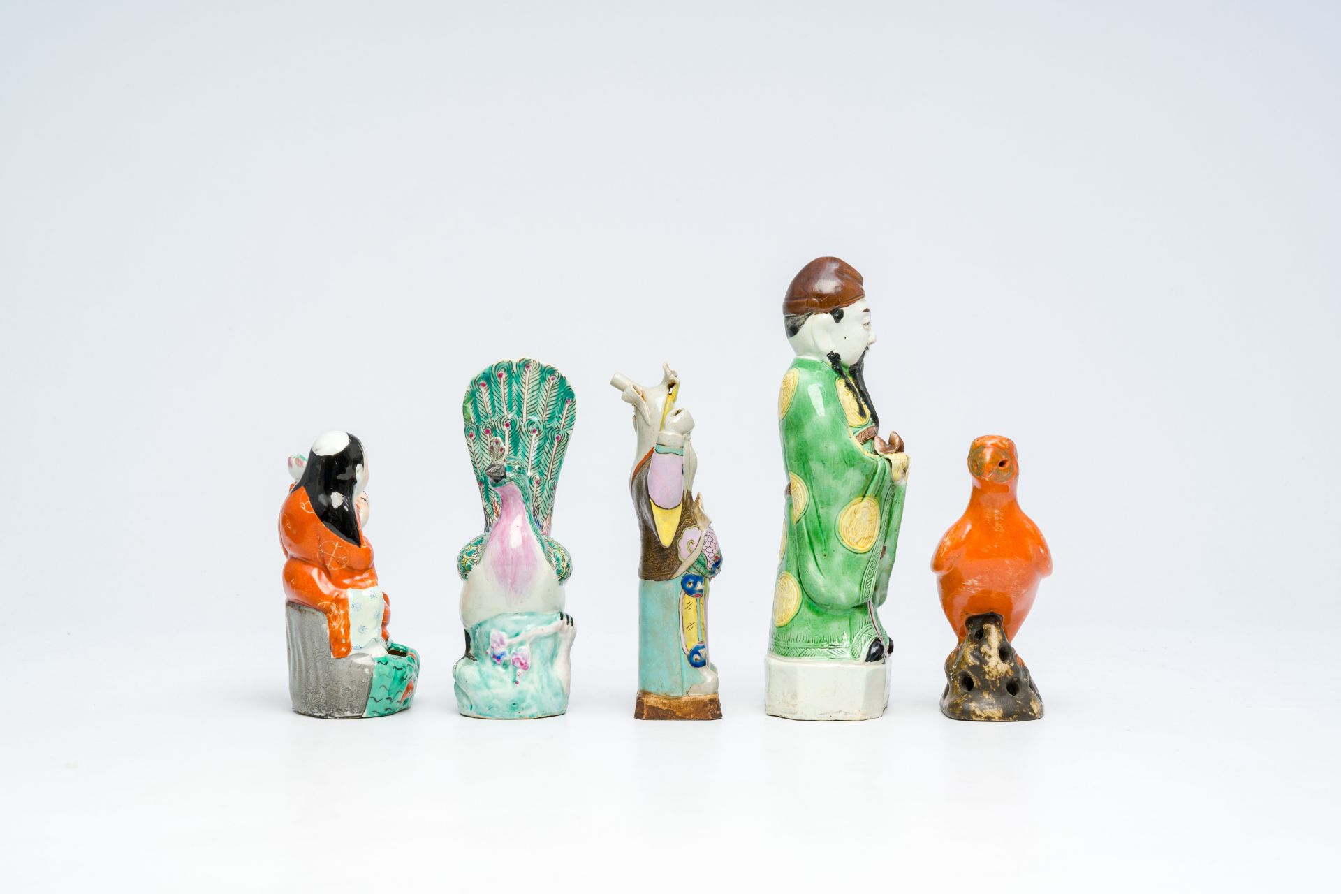 Five various Chinese famille rose and polychrome porcelain figures, 19th/20th C. - Image 4 of 7