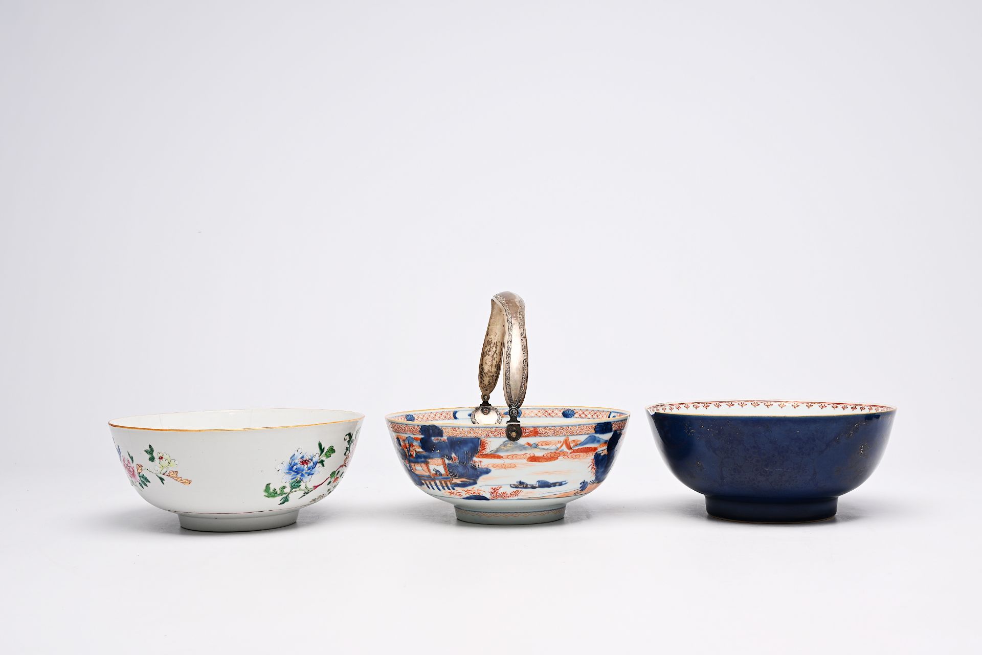 Three Chinese Imari style, famille rose and monochrome blue bowls, Kangxi/Qianlong - Image 4 of 6