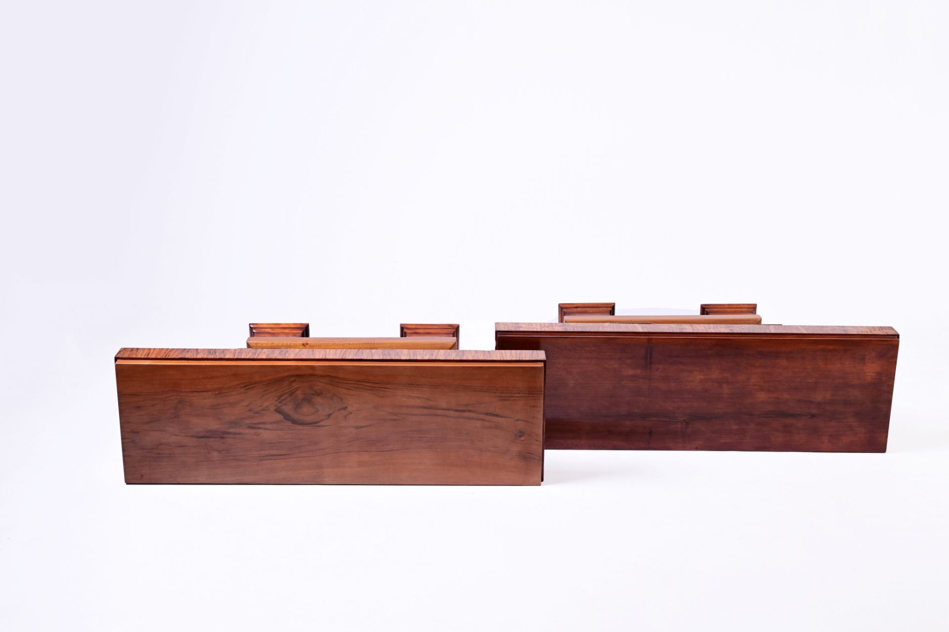 A pair of veneered wooden Art Deco style wall consoles, 20th C. - Bild 4 aus 4