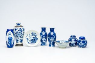 A varied collection of Chinese blue and white porcelain with floral design, 19th/20th C.