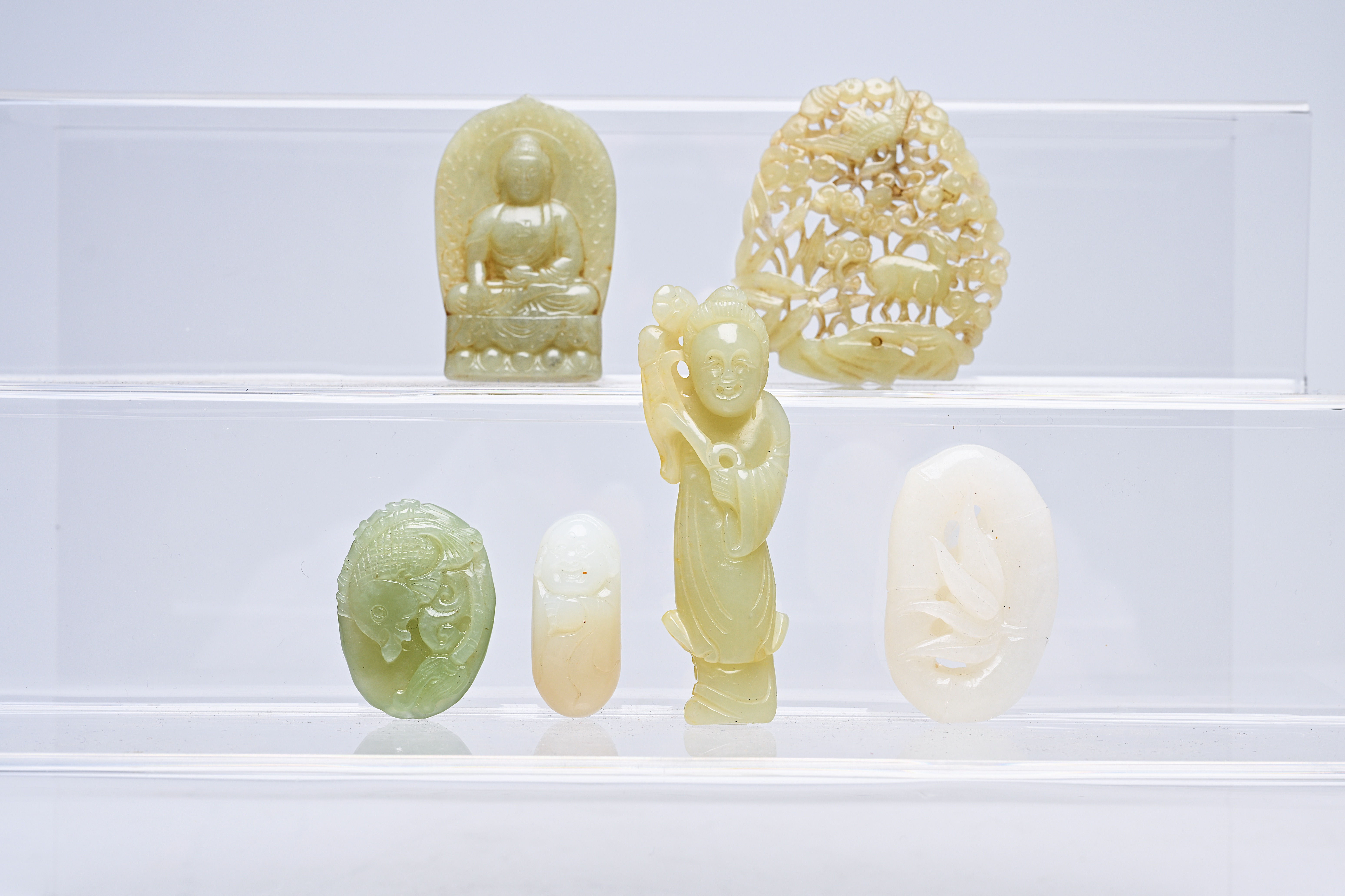 Six Chinese white and celadon jade carvings, 19th/20th C. - Image 3 of 5