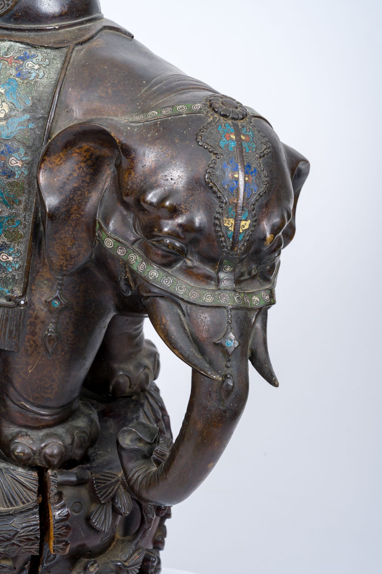 A large Japanese bronze and champleve enamel elephant on a carved wood base, Meiji, 19th C. - Image 7 of 11