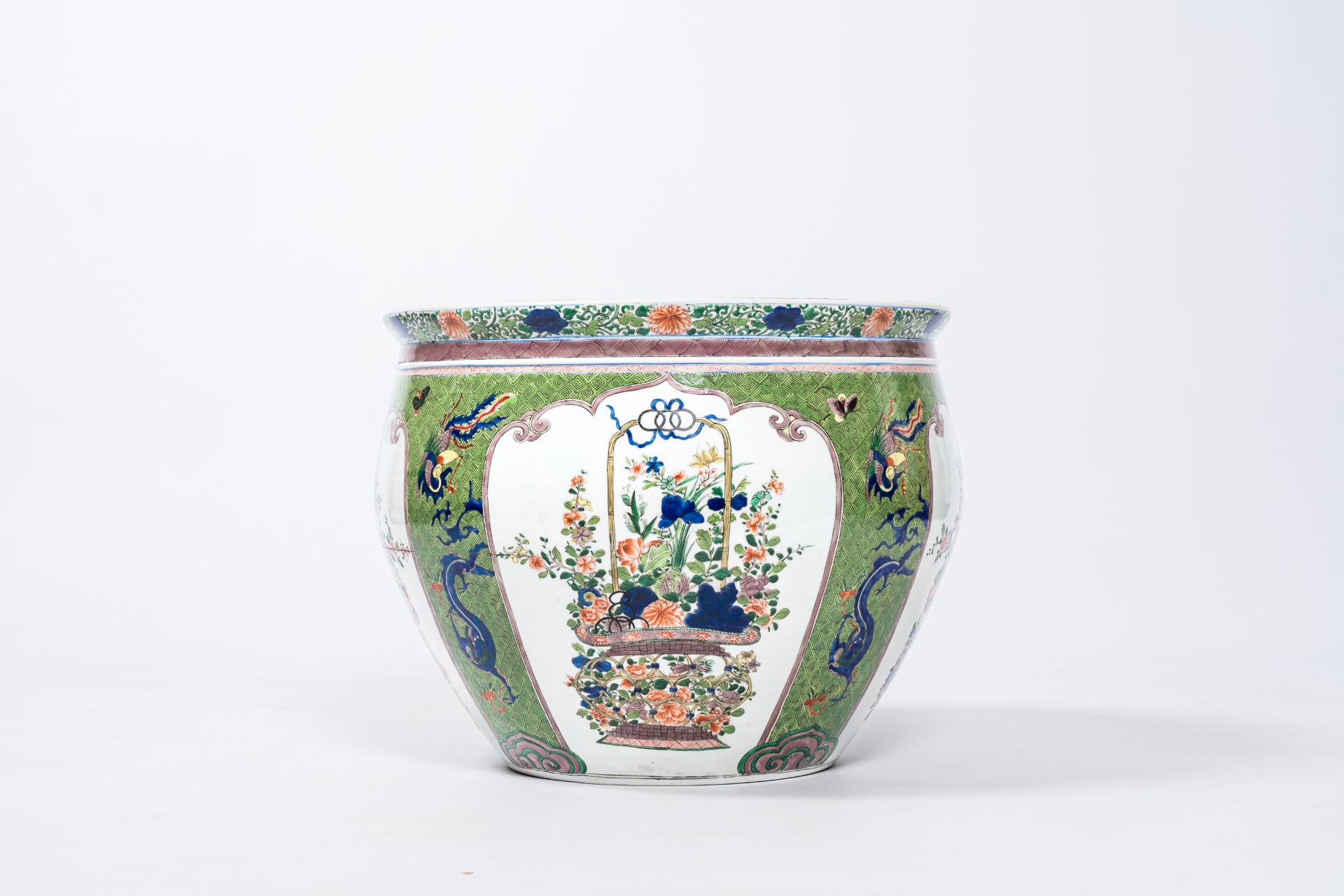 A French Samson famille verte style jardiniere with phoenixes, dragons and flower baskets, Paris, 19 - Bild 5 aus 20