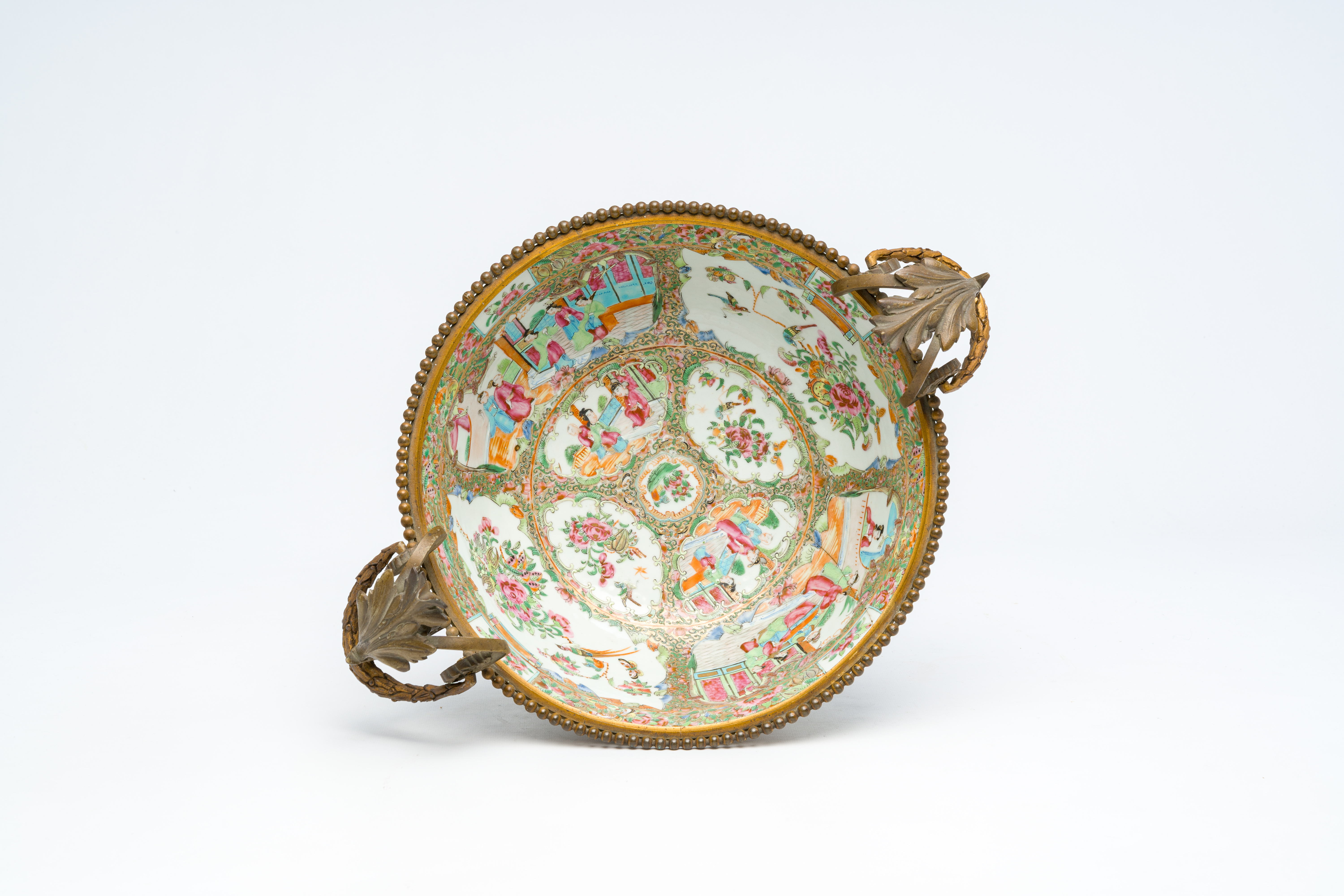 A Chinese Canton famille rose bowl with gilt bronze mounts, 19th C. - Image 6 of 7