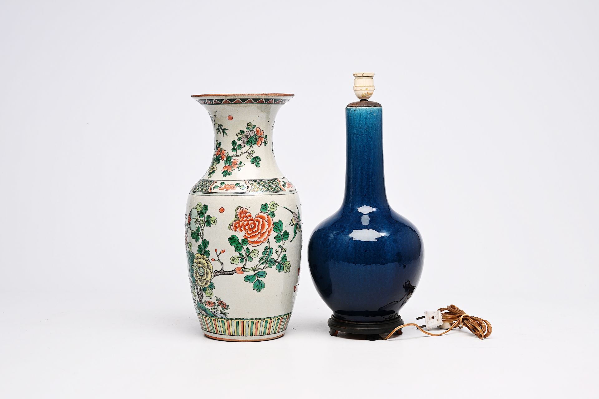 A varied collection of Chinese blue, white, famille rose, grisaille and monochrome porcelain, Kangxi - Bild 2 aus 11