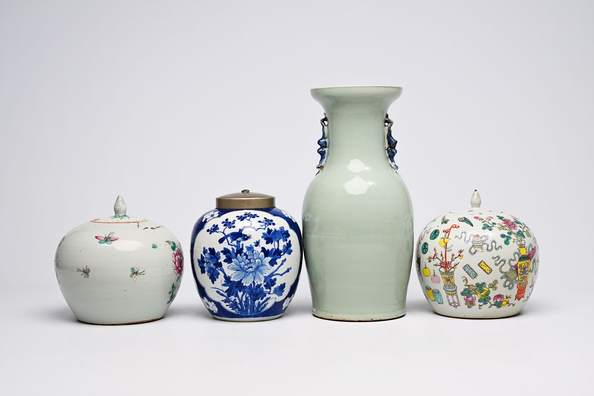 A Chinese blue and white celadon ground 'qilin and phoenix' vase and three famille rose, blue and wh - Bild 5 aus 12