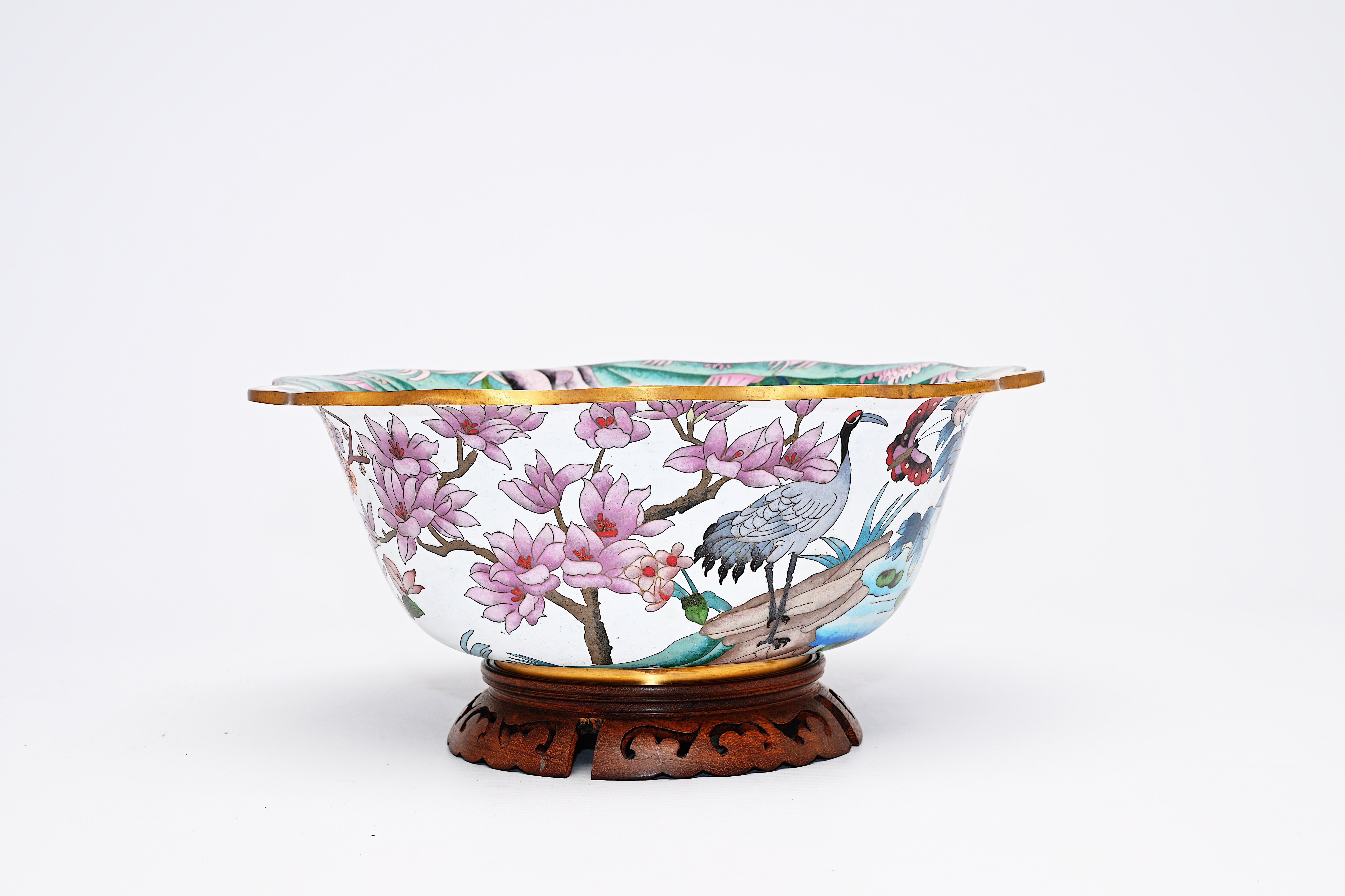 A large Chinese cloisonne dish and a bowl with cranes, 20th C. - Image 7 of 13
