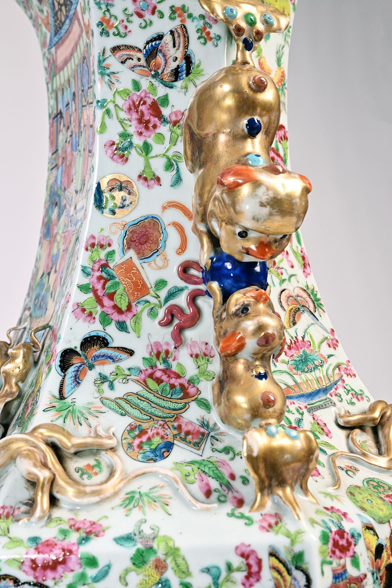 A large Chinese hexagonal Canton famille rose vase mounted as a lamp with an exceptional shade, 19th - Image 5 of 13
