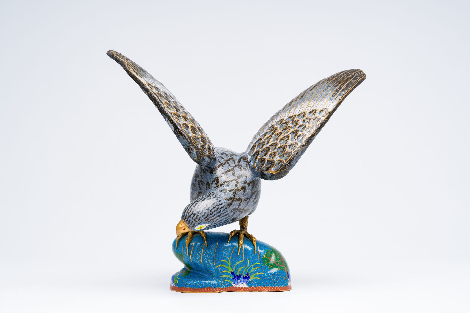A large Chinese cloisonne model of a hawk, 20th C. - Image 2 of 9