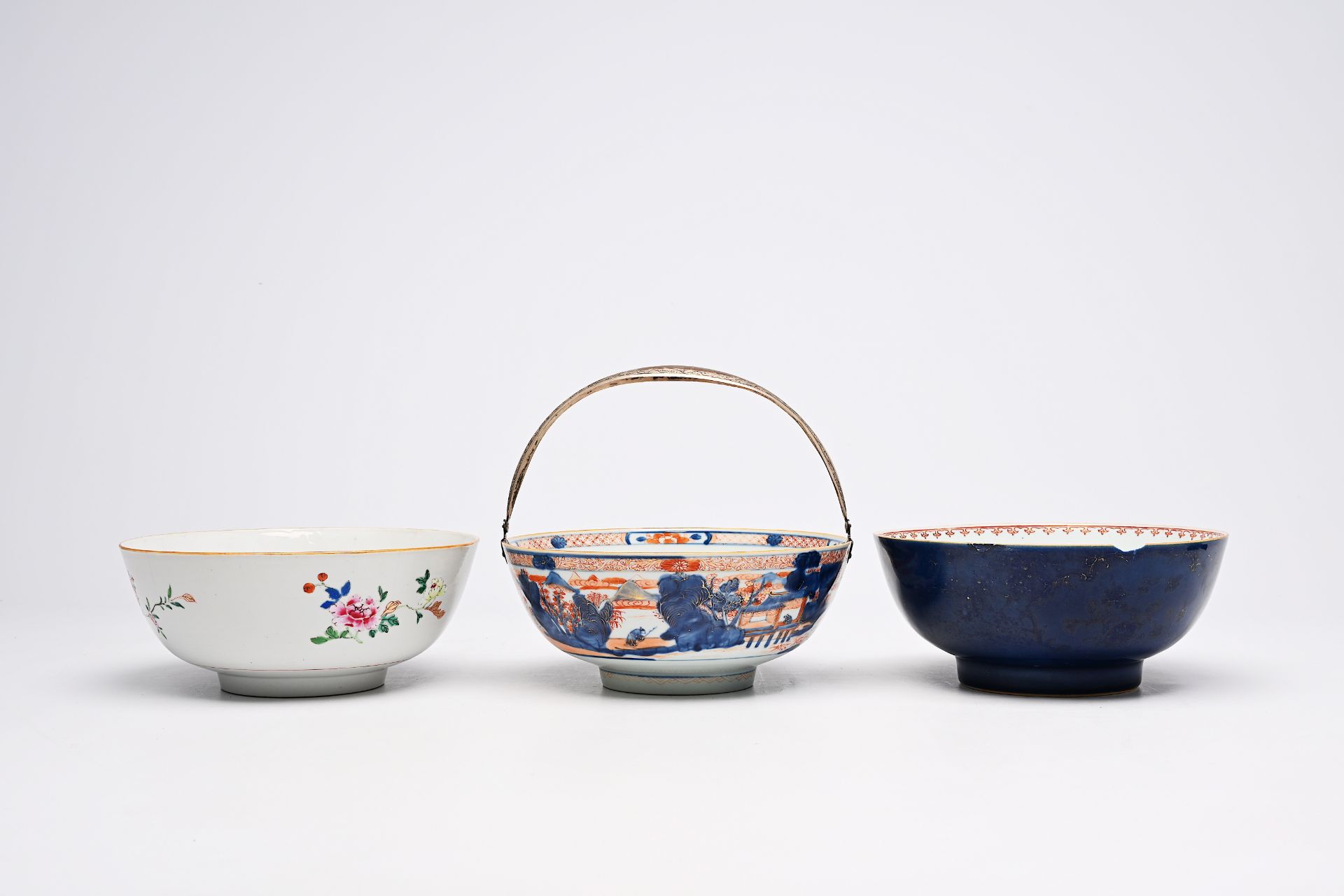 Three Chinese Imari style, famille rose and monochrome blue bowls, Kangxi/Qianlong - Image 2 of 6