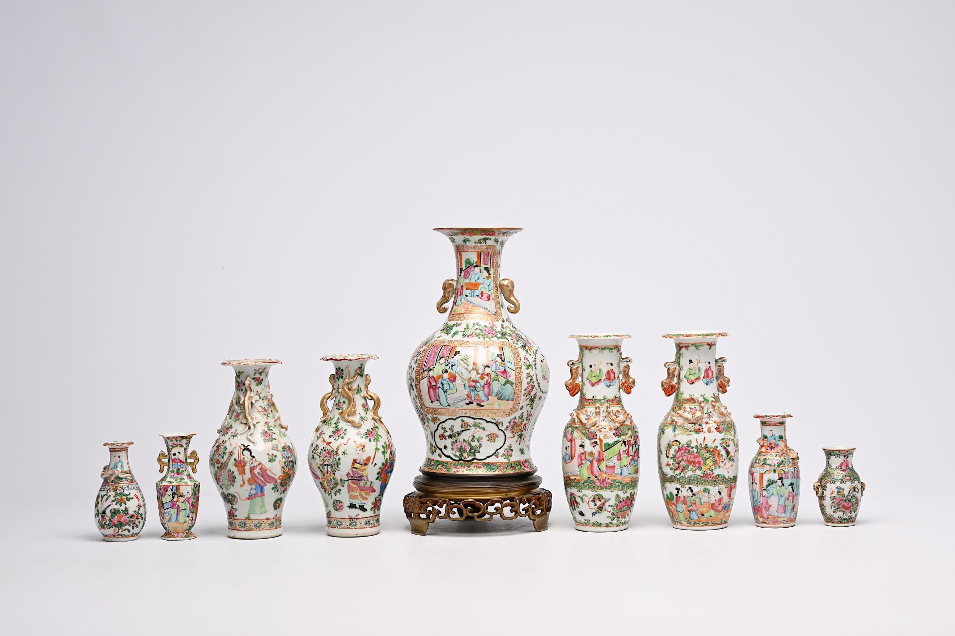 A varied collection of nine Chinese Canton famille rose vases, including two pairs, 19th C. - Bild 4 aus 8