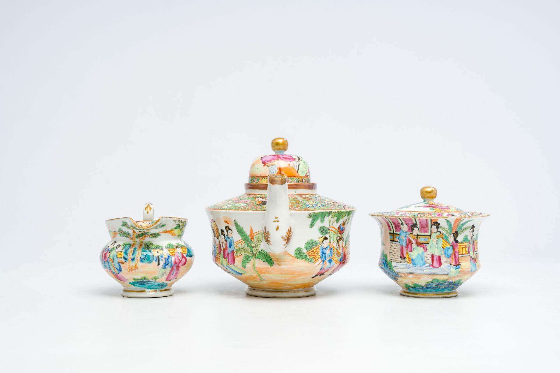 A Chinese Canton famille rose three-part tea set with palace scenes, 19th C. - Image 4 of 7