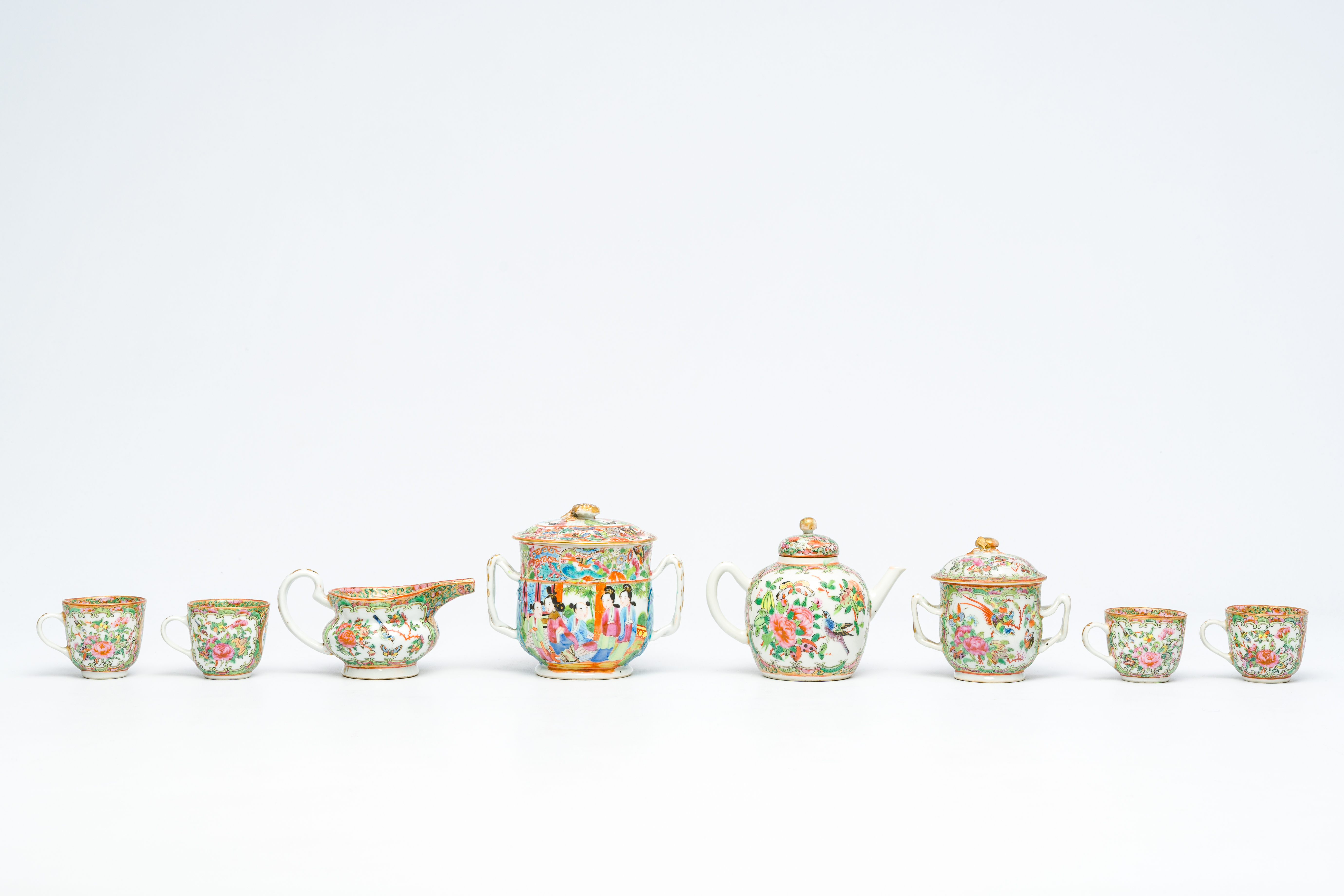 An extensive collection of Chinese Canton famille rose porcelain, 19th C. - Image 12 of 18