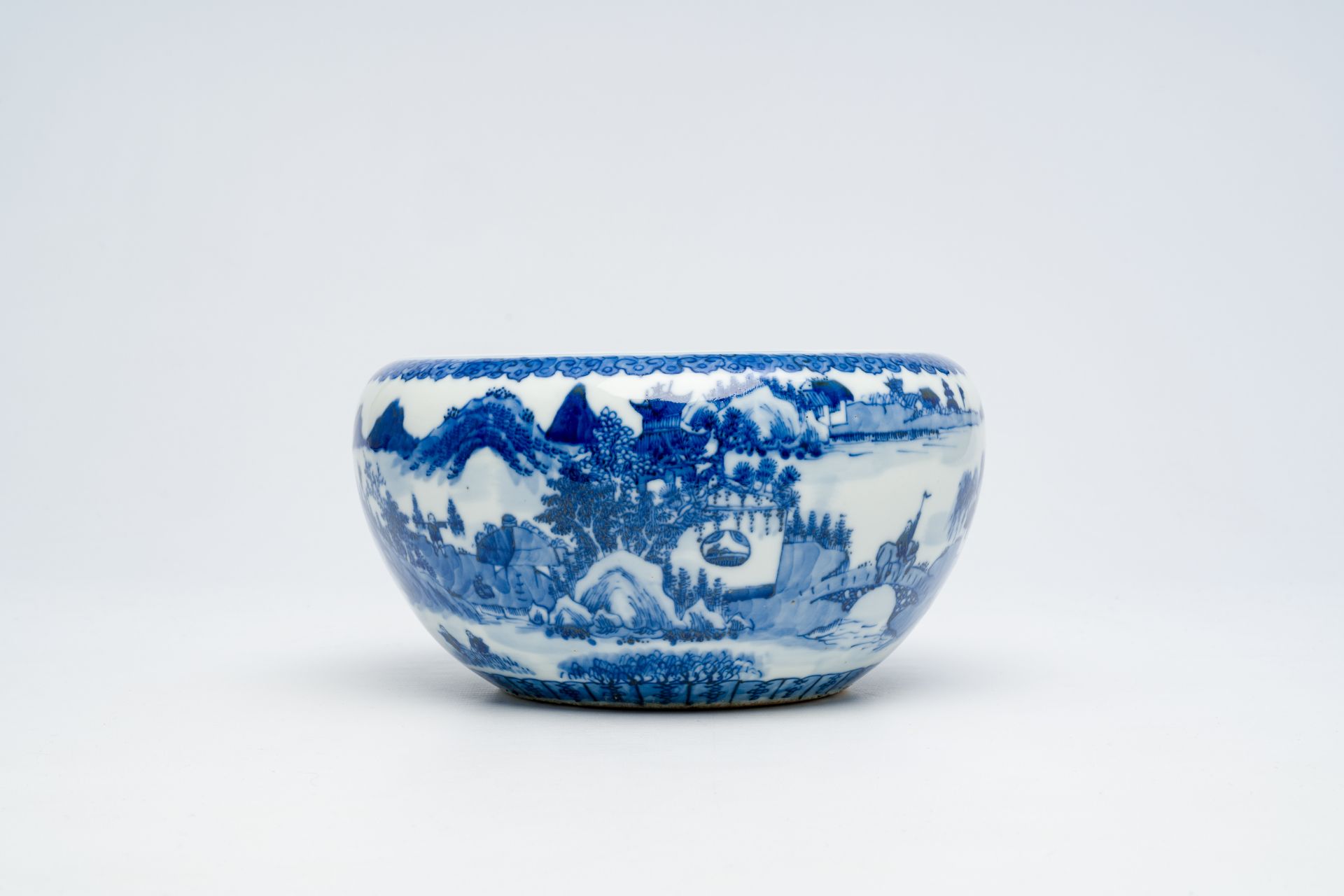 A varied collection of Chinese blue and white porcelain, 19th/20th C. - Bild 20 aus 30