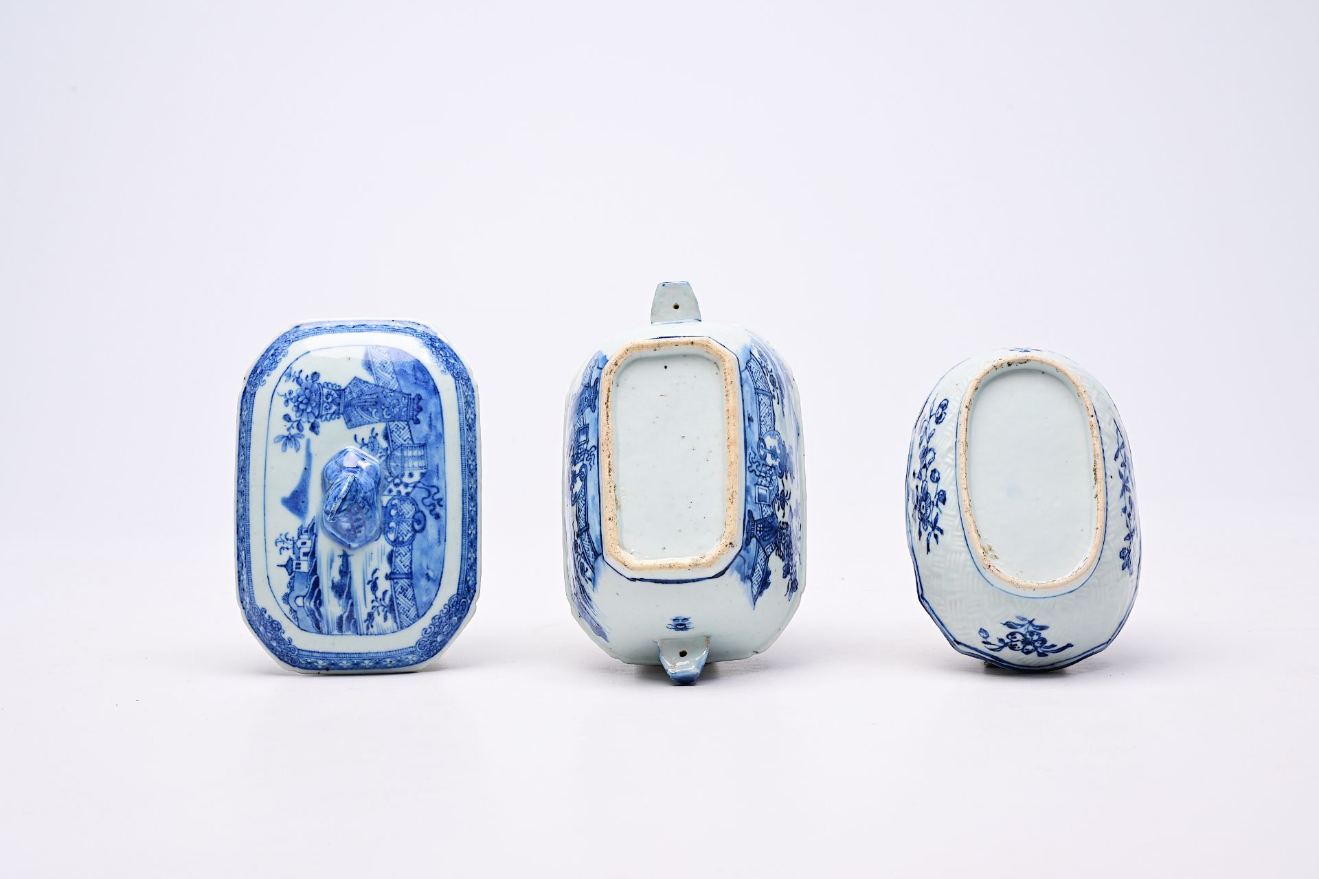 A varied collection of Chinese blue and white porcelain, Kangxi and later - Image 7 of 12