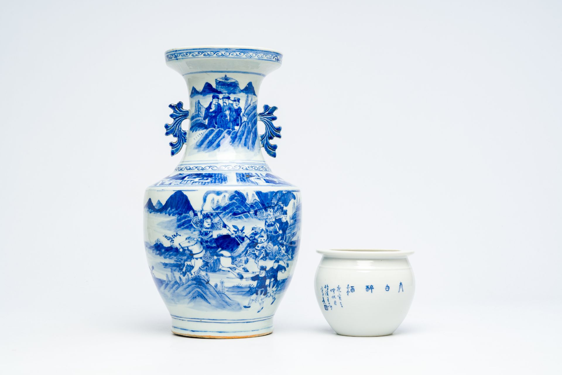 A Chinese blue and white vase and a jardiniere with Li Bai, 19th/20th C. - Bild 4 aus 7