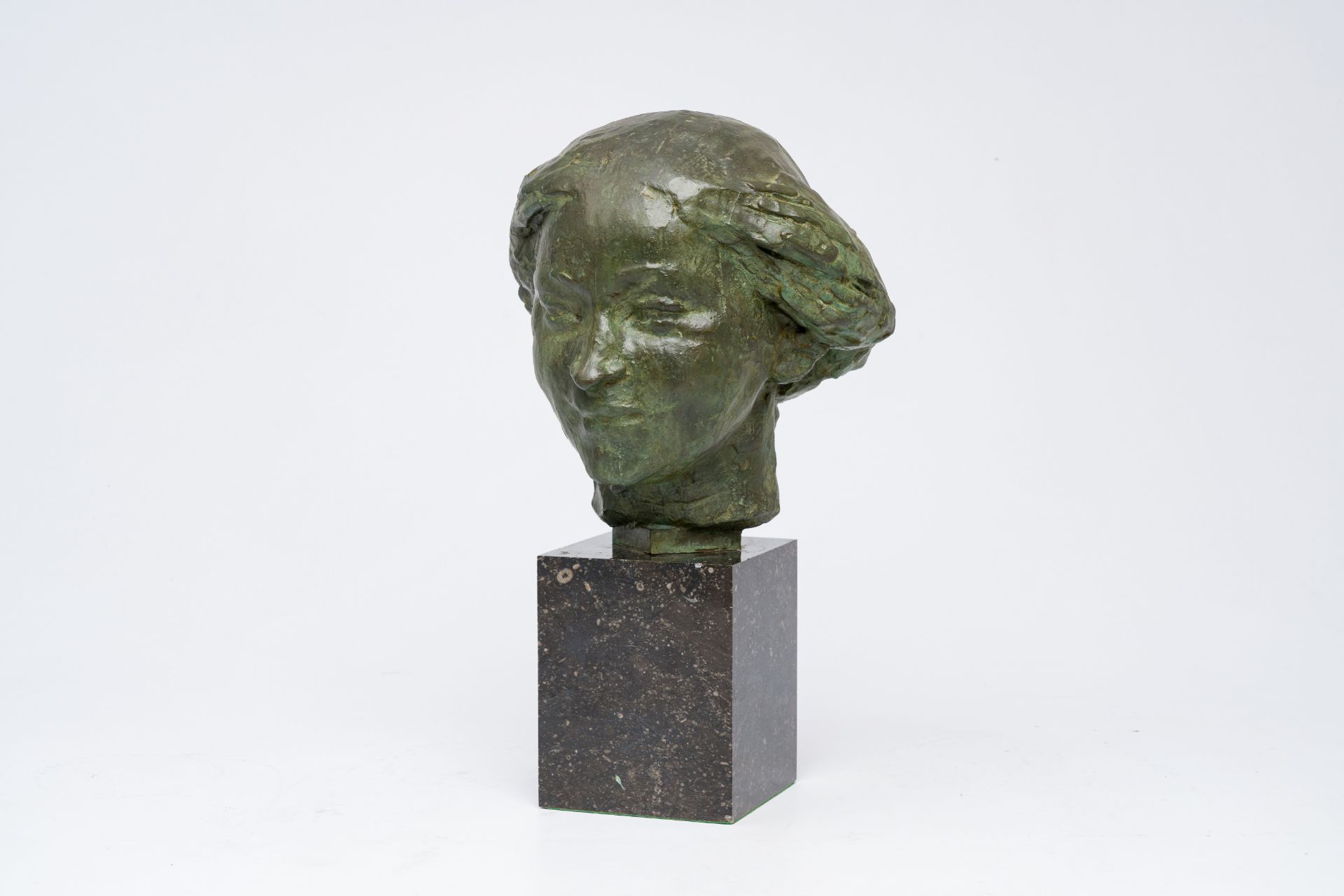 Rik Wouters (1882-1916): Head of a young lady, green patinated bronze on marble base, foundry mark ' - Image 2 of 11