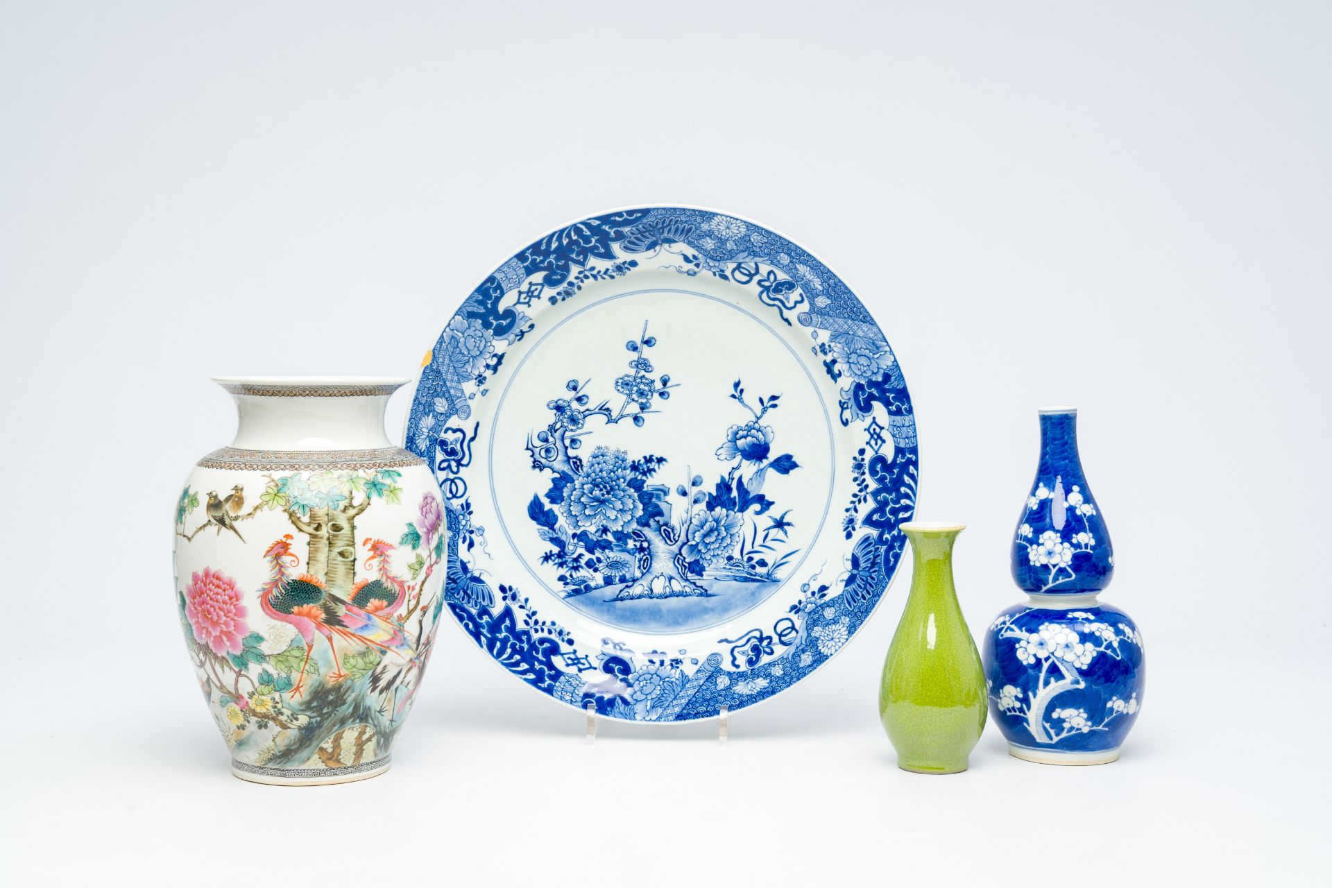 A varied collection of Chinese porcelain, Qianlong and later