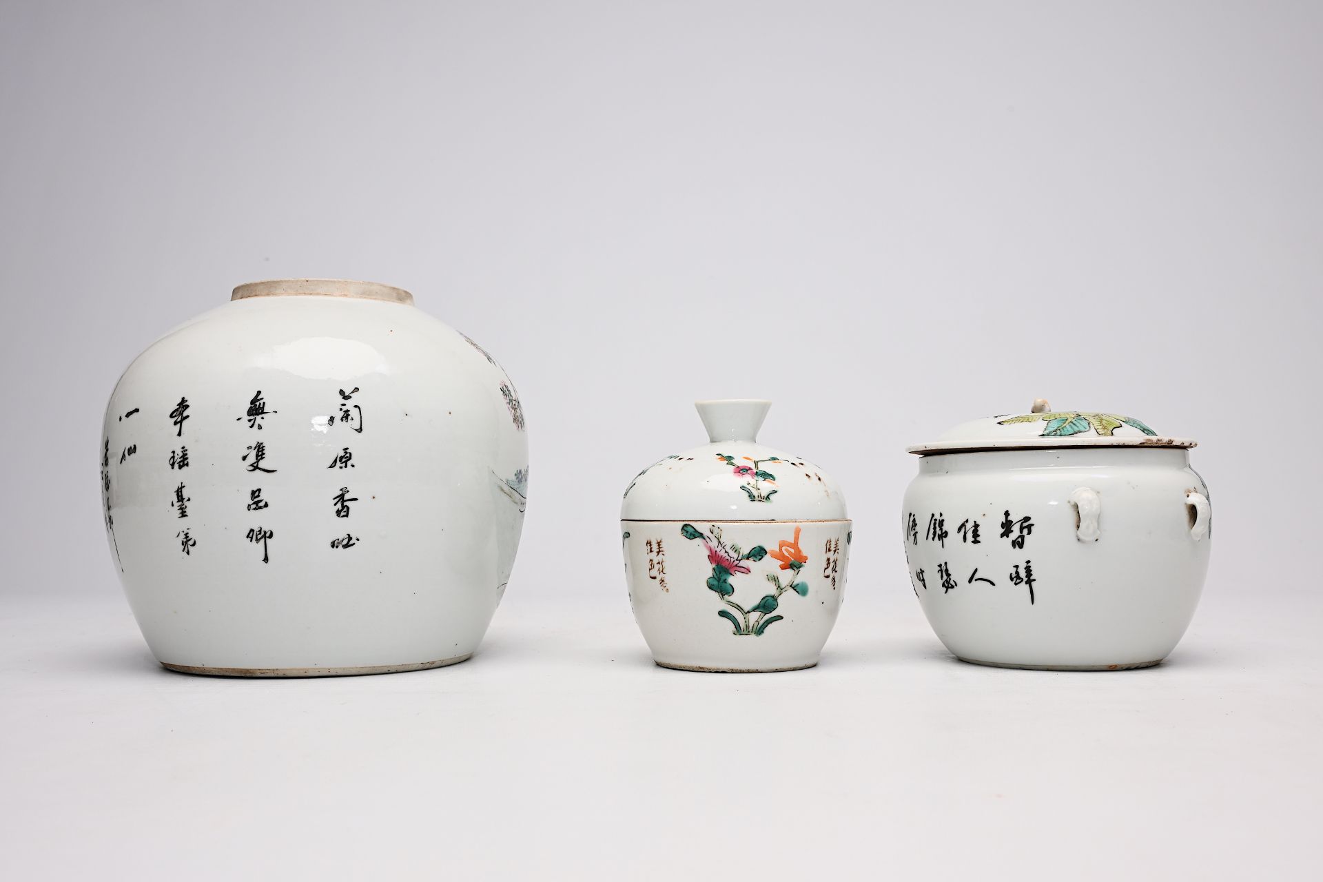 A varied collection of Chinese famille rose and qianjiang cai porcelain, 19th/20th C. - Image 11 of 58