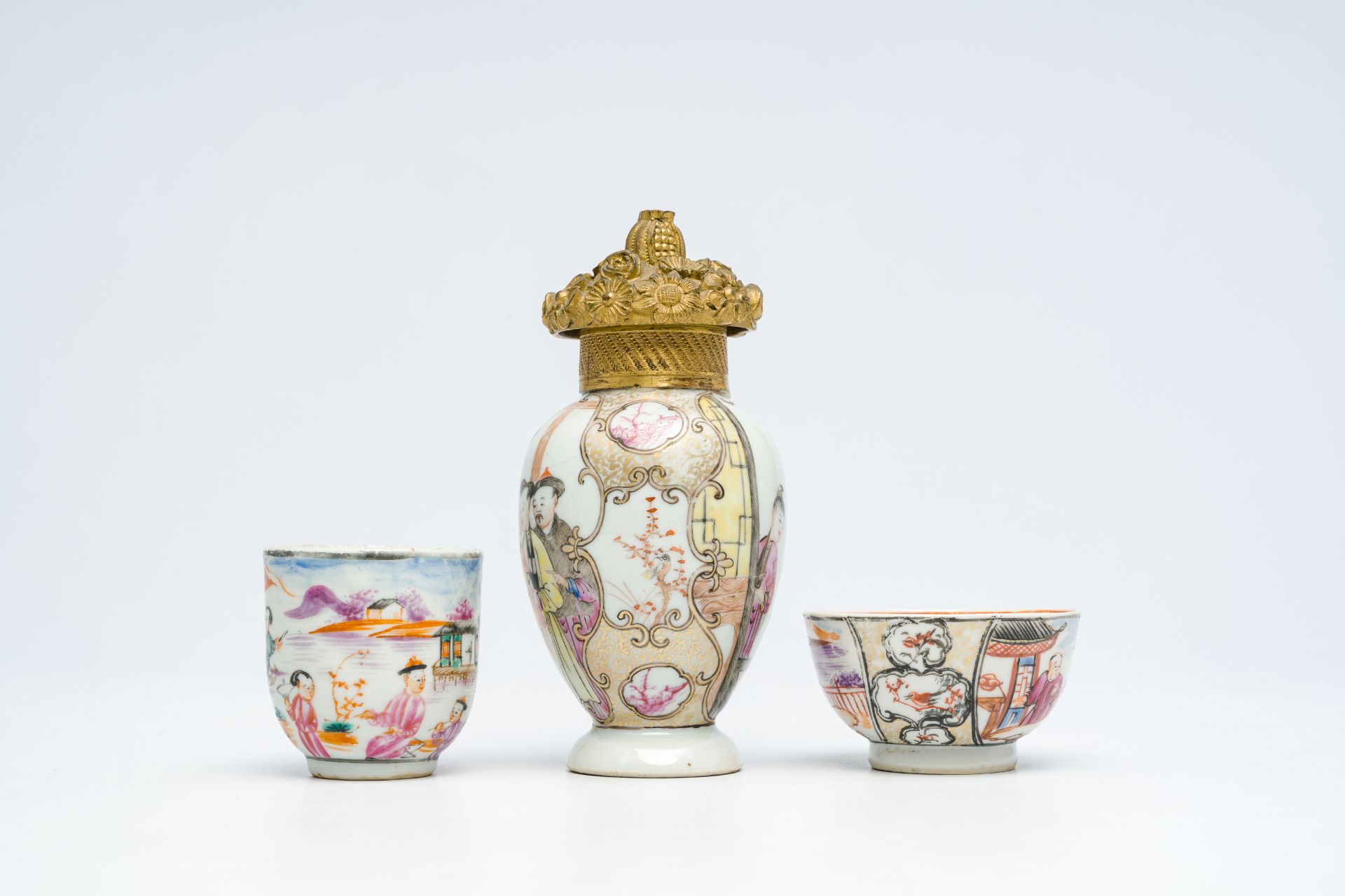 Four Chinese famille rose 'mandarin subject' wares, Qianlong - Bild 6 aus 10