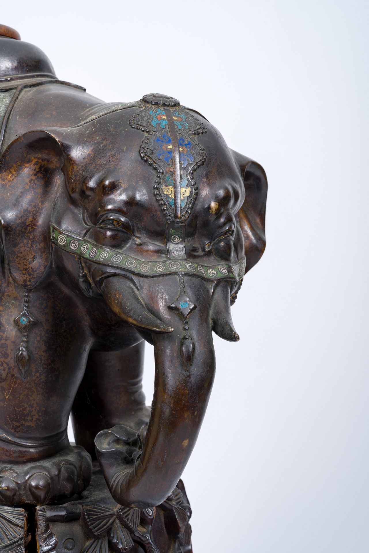 A large Japanese bronze and champleve enamel elephant on a carved wood base, Meiji, 19th C. - Image 8 of 11