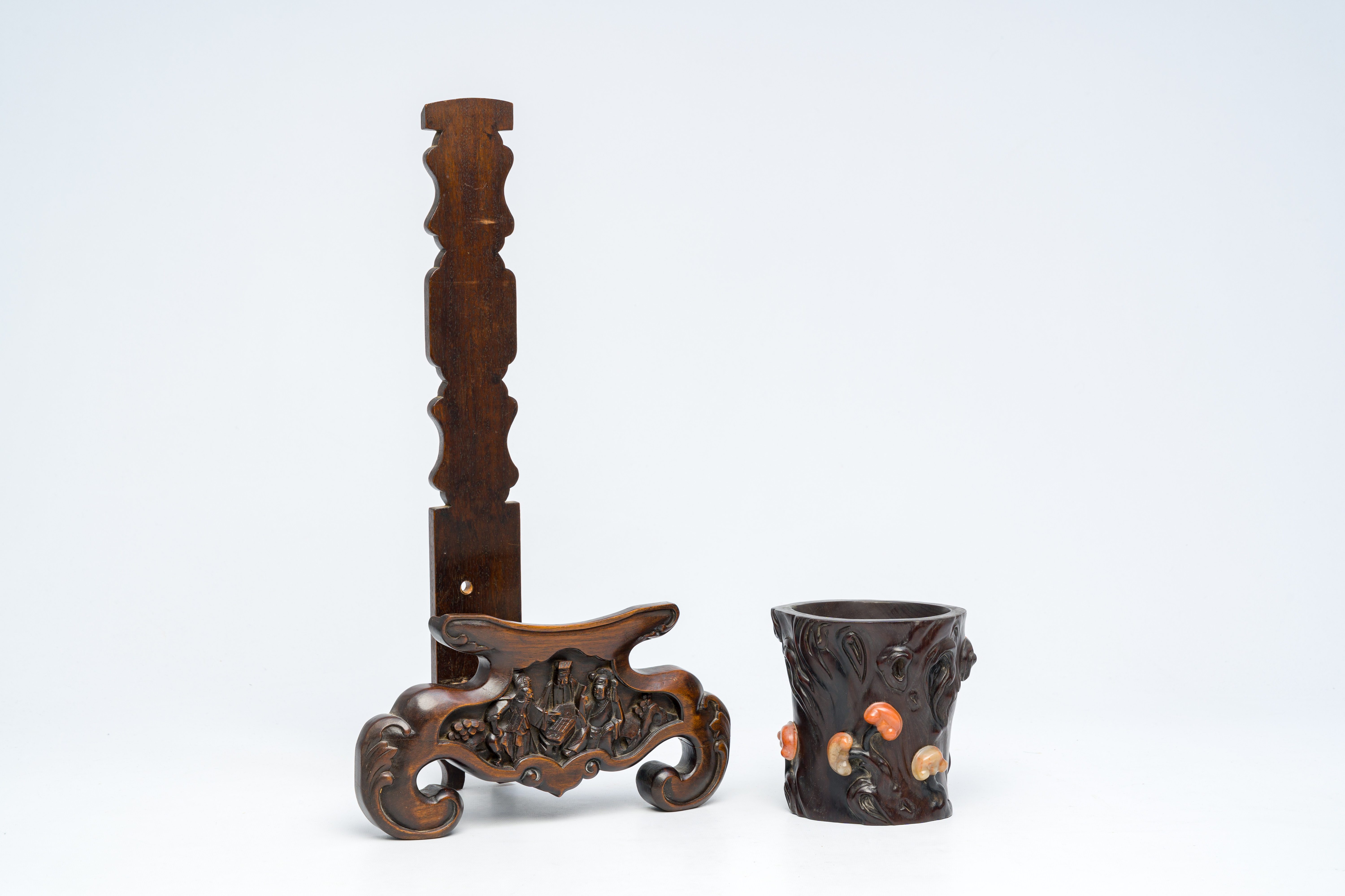 A large Chinese carved wood dish stand and a soapstone inlaid brush pot, 19th/20th C.